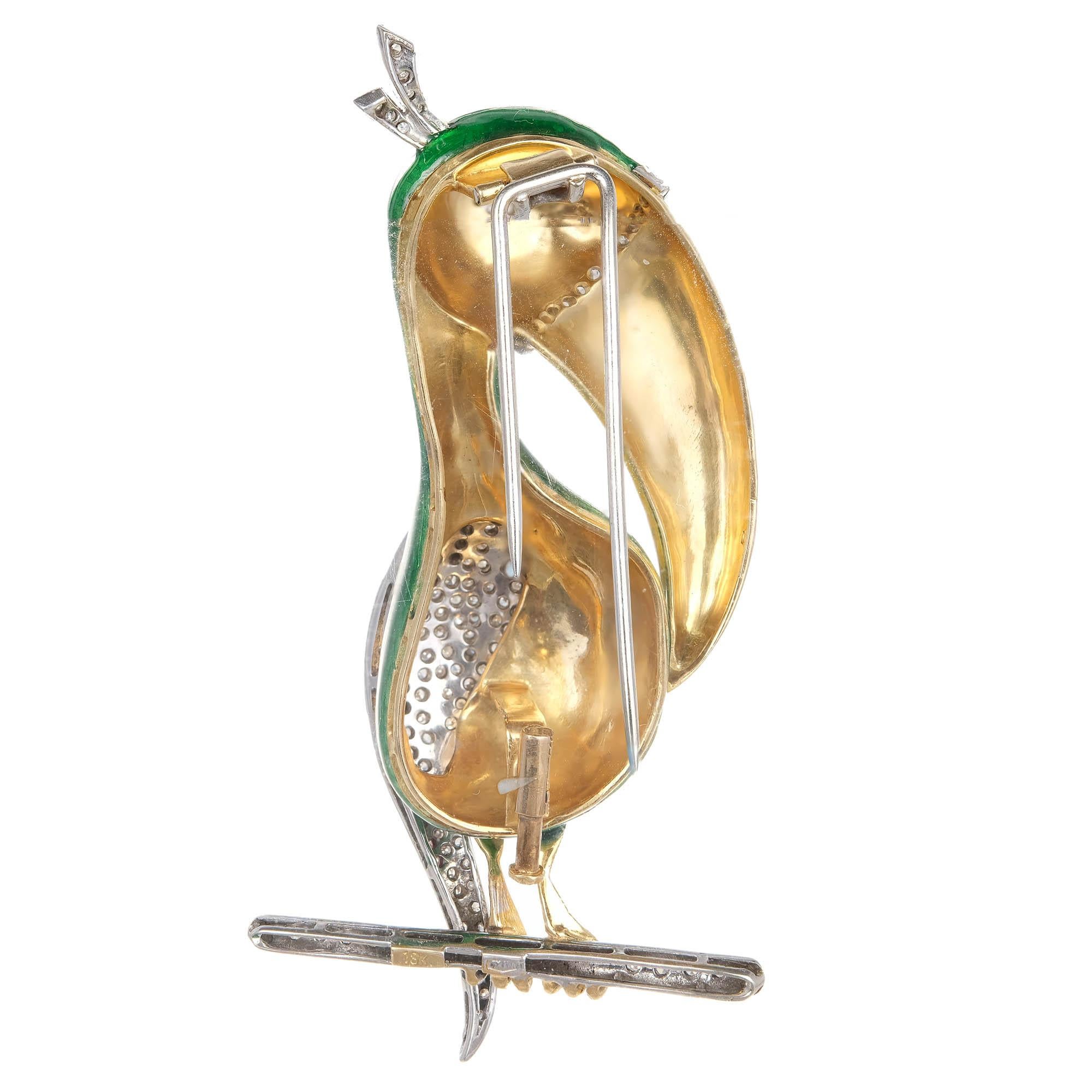 Broche toucan en or bicolore avec diamants de 1,40 carat, rubis et émail en vente 1