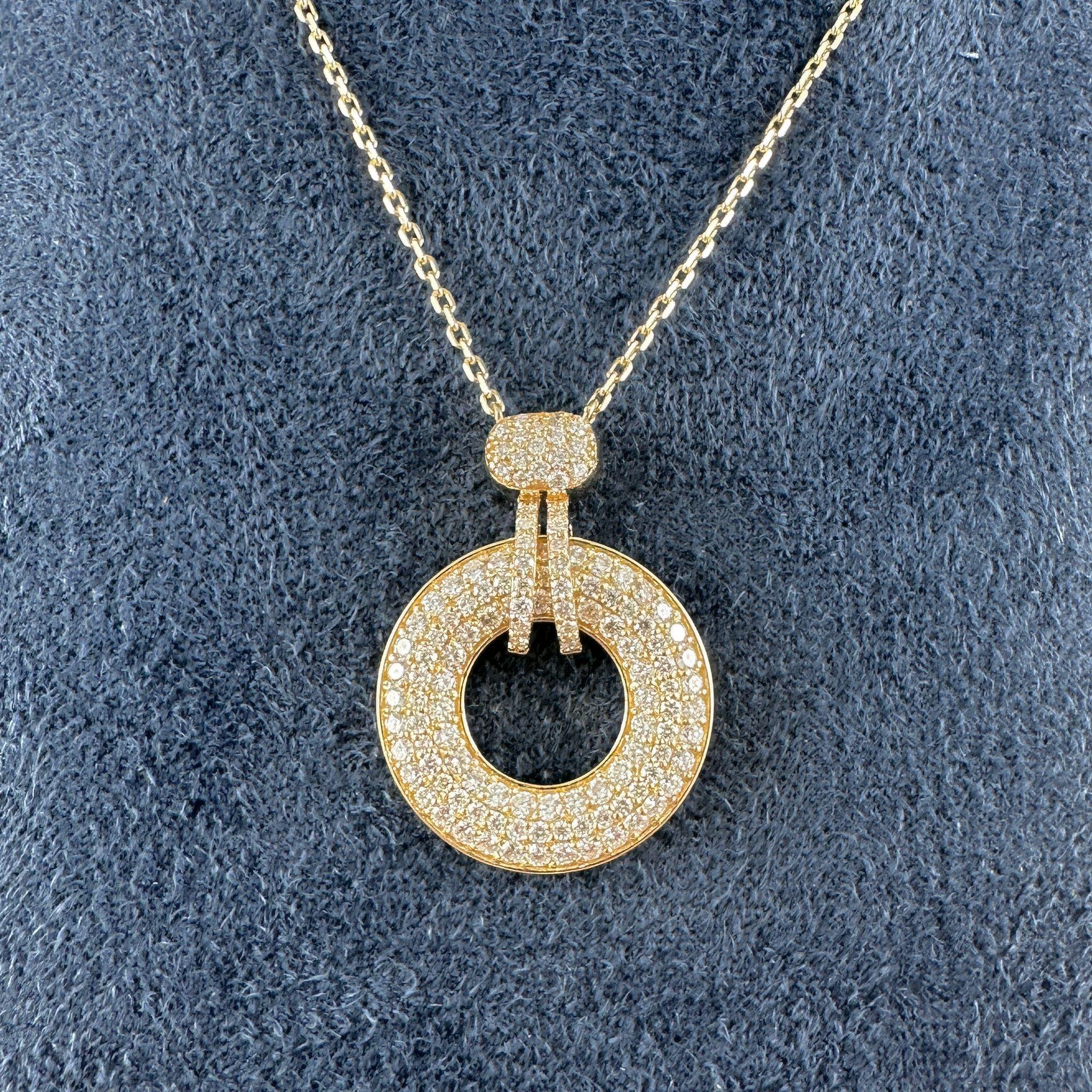 This radiant wheel pendant necklace is a modern statement of timeless elegance. Featuring 1.40 carats of natural round brilliant-cut diamonds, each stone is carefully selected for its G-H color and SI clarity, creating a sparkling pavé-set design