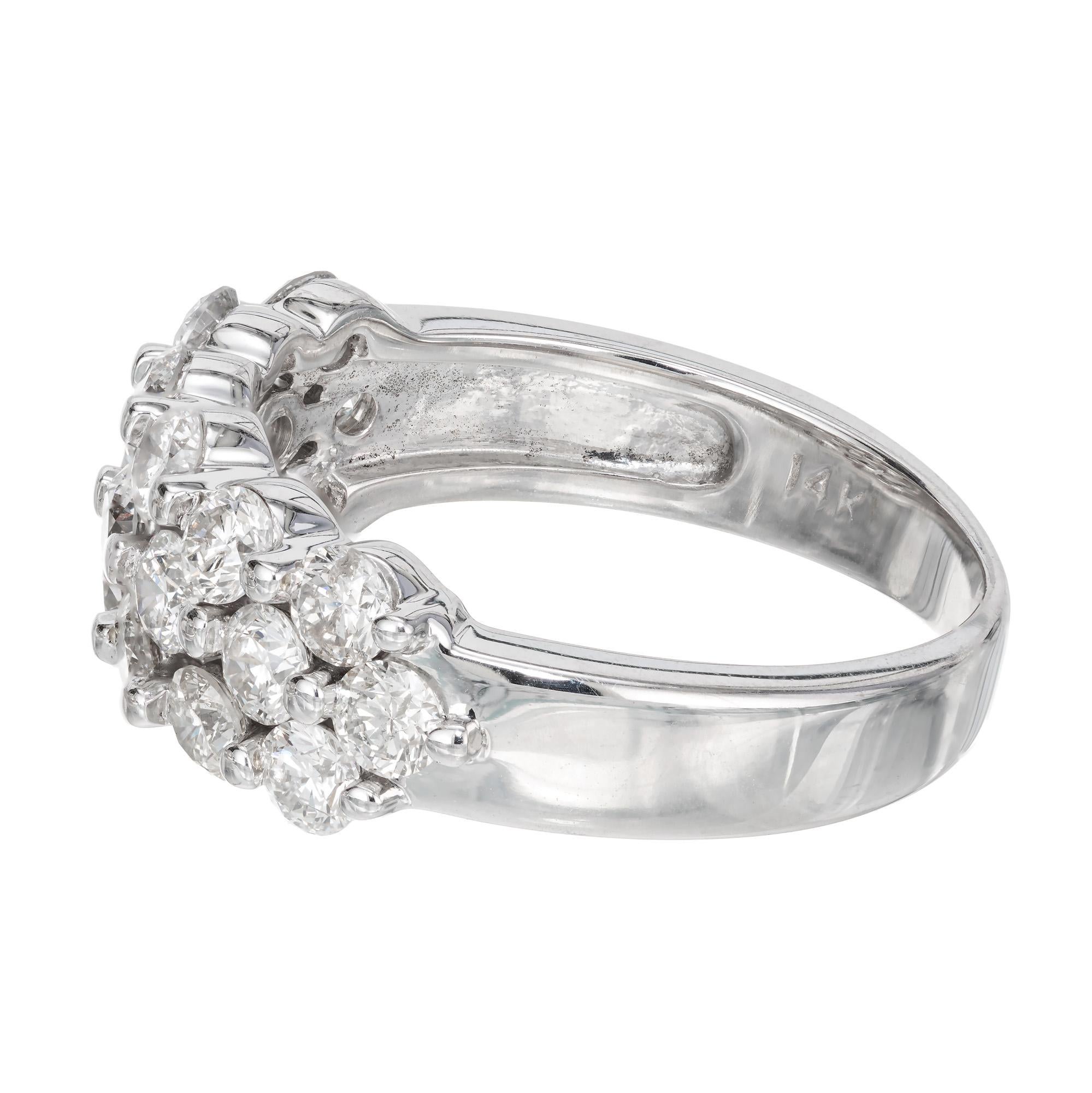 1,40 Karat Diamant-Weißgold-Ring mit drei Reihen  im Zustand „Gut“ im Angebot in Stamford, CT