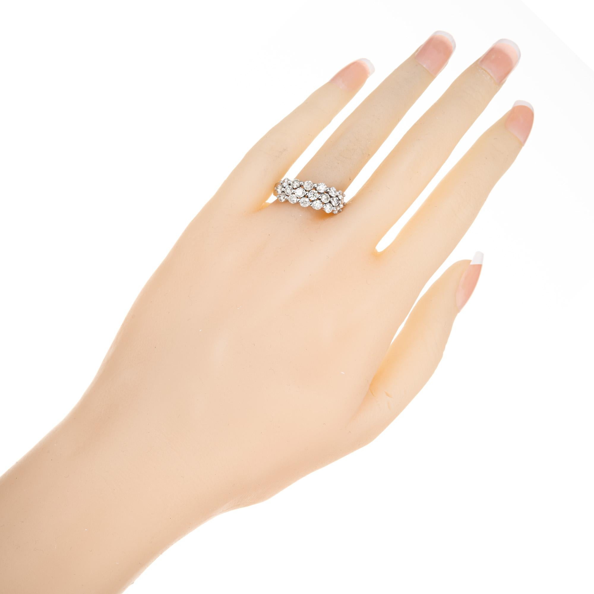 1,40 Karat Diamant-Weißgold-Ring mit drei Reihen  im Angebot 3