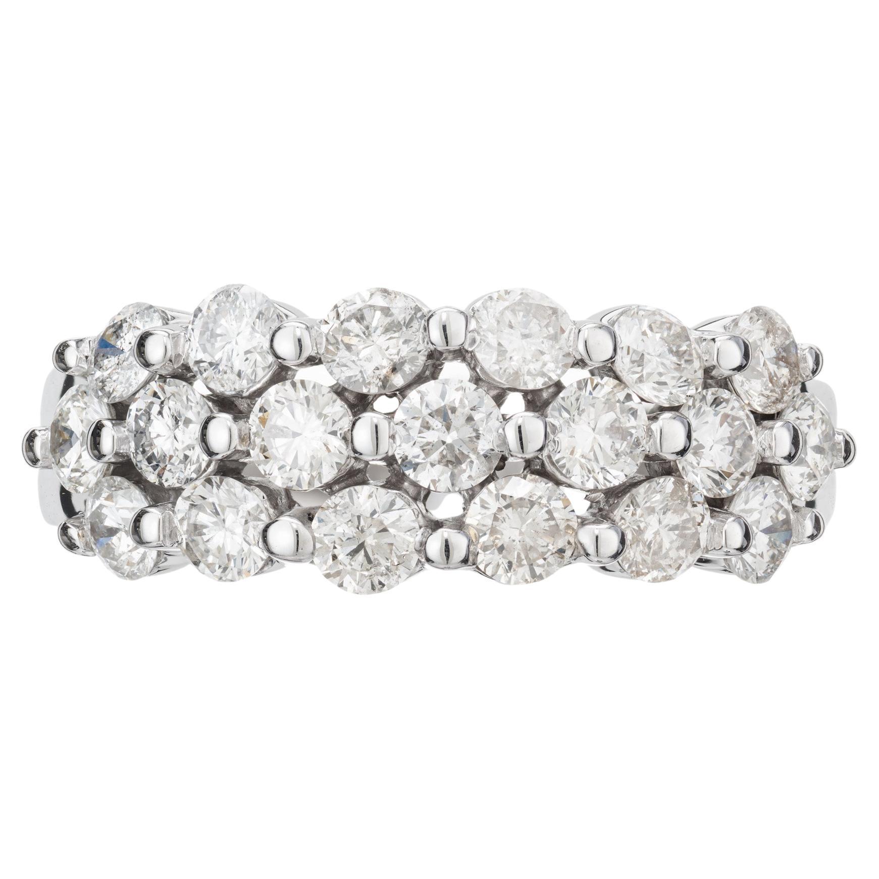 Anillo de oro blanco con tres filas de diamantes de 1,40 quilates