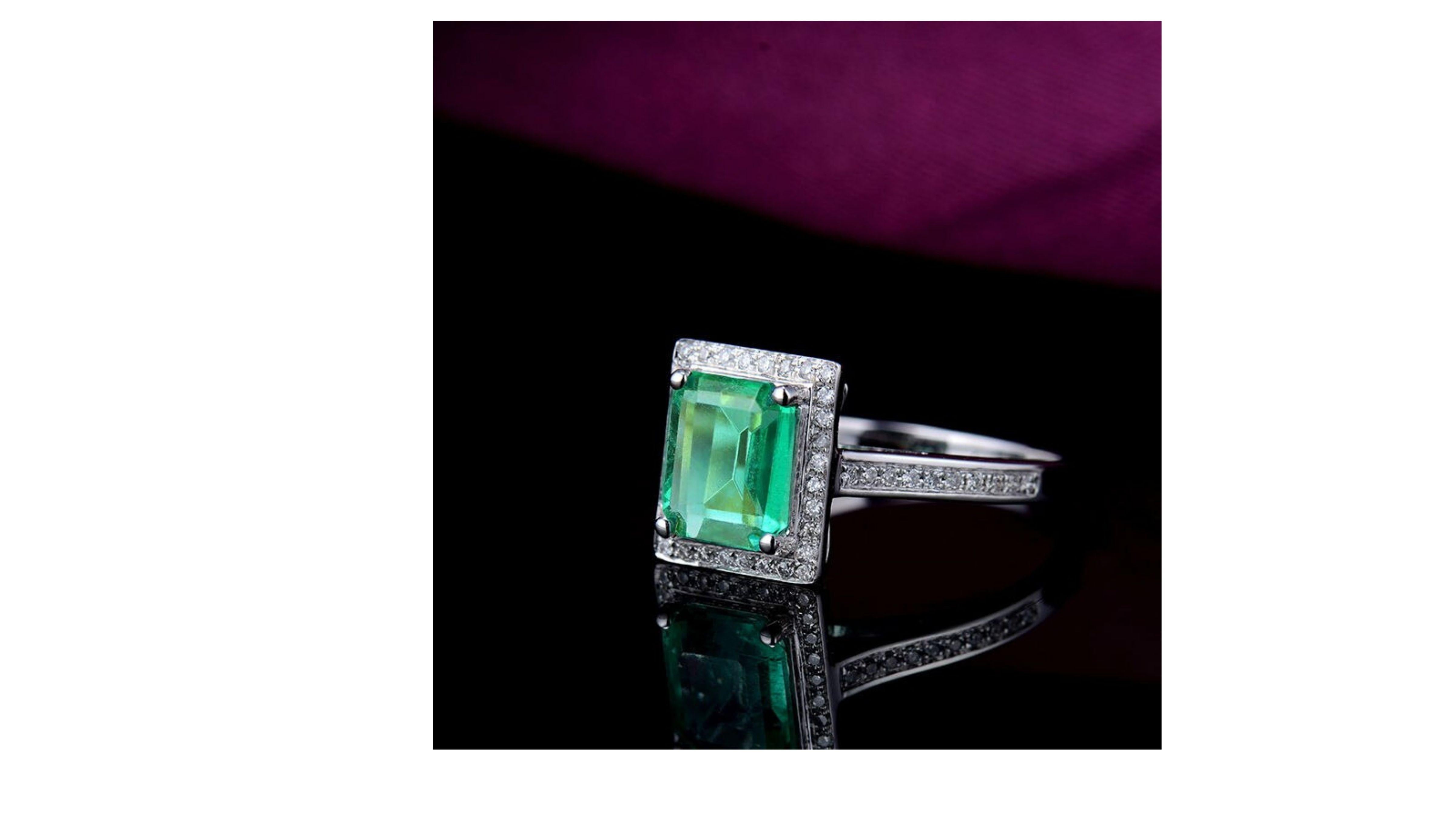 Contemporary 1.40 Carat Emerald Diamond Ring 14 Karat White Gold For Sale