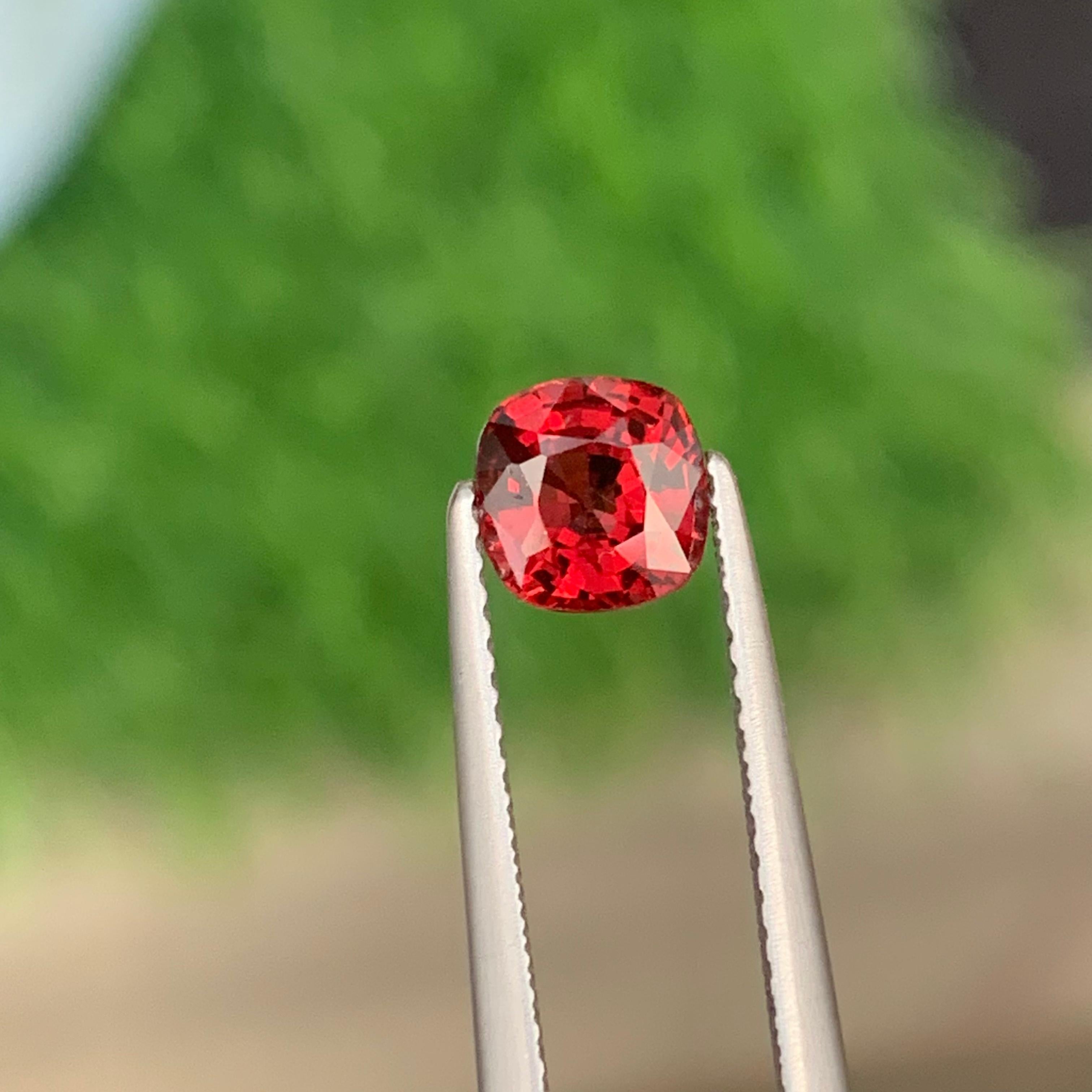 1.40 Carat Loose Burmese Red Spinel  Faceted Red Spinel from Myanmar In New Condition For Sale In Peshawar, PK