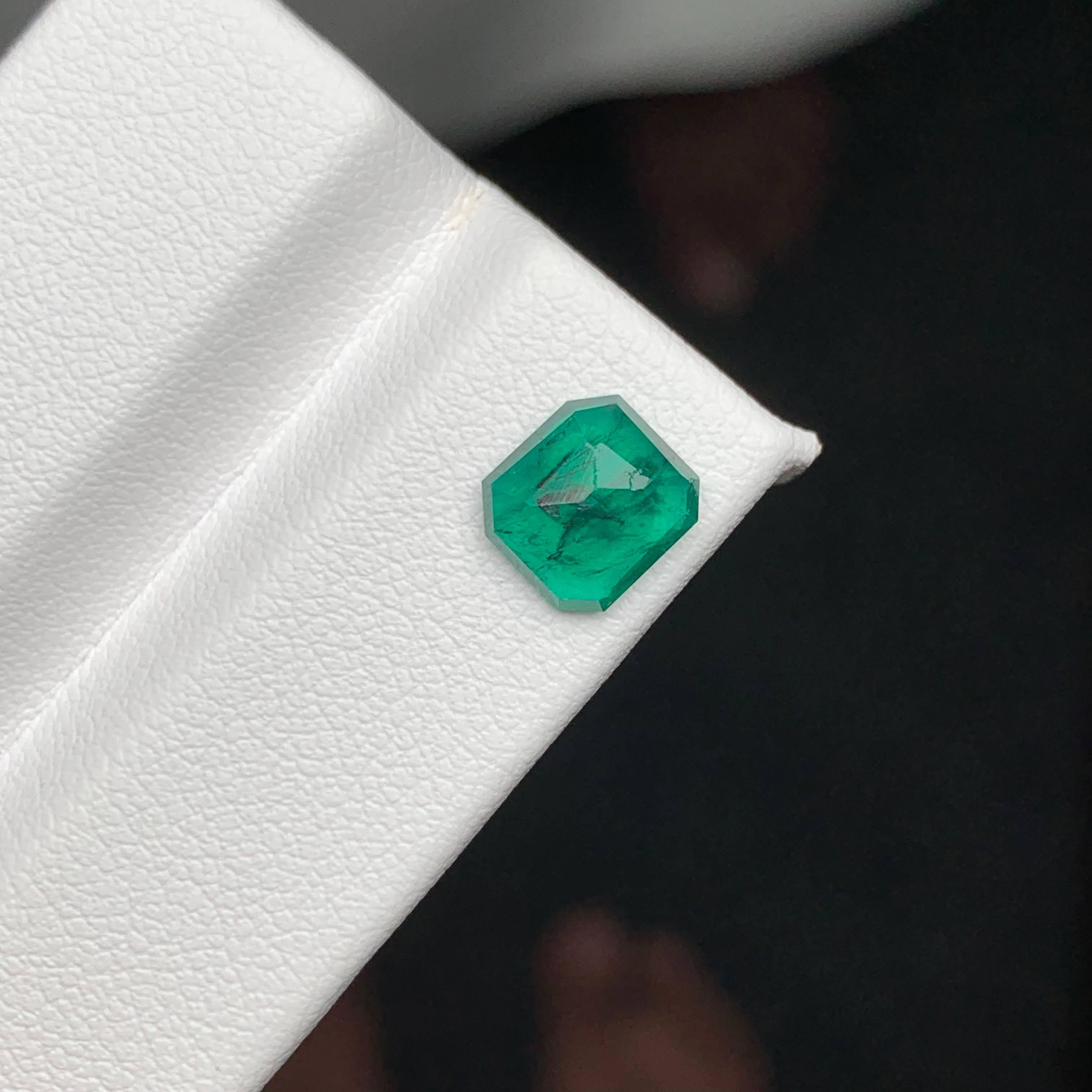 Modern 1.40 Carat Loose Natural Loose Emerald Stone Asscher Cut Gemstone From Pakistan For Sale