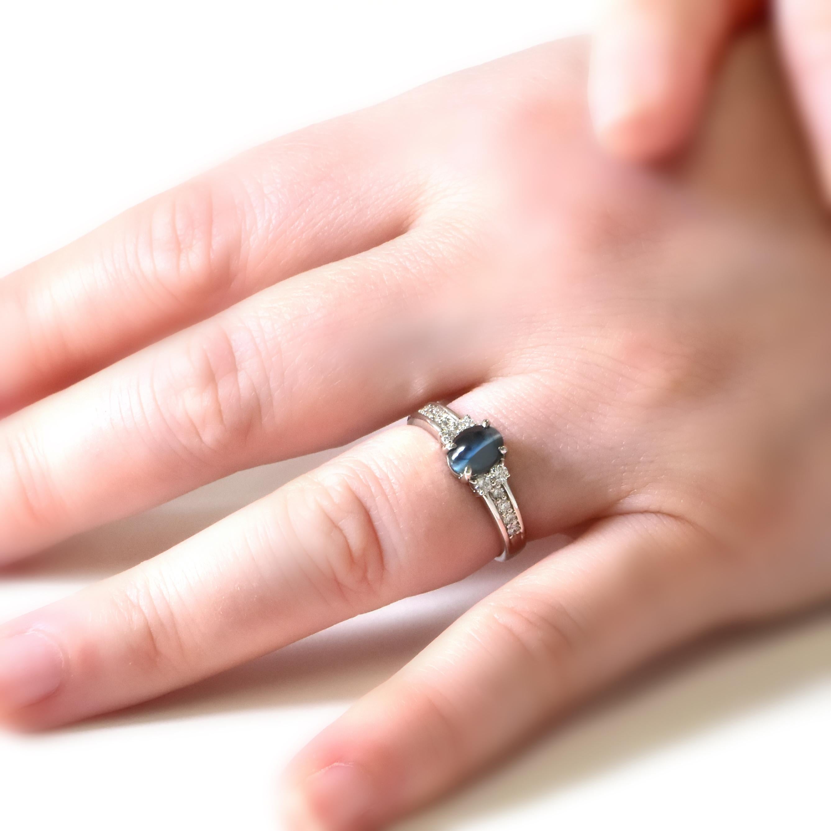 1.40 Carat Natural Alexandrite Cat's Eye and Diamond Ring Made in Platinum en vente 2