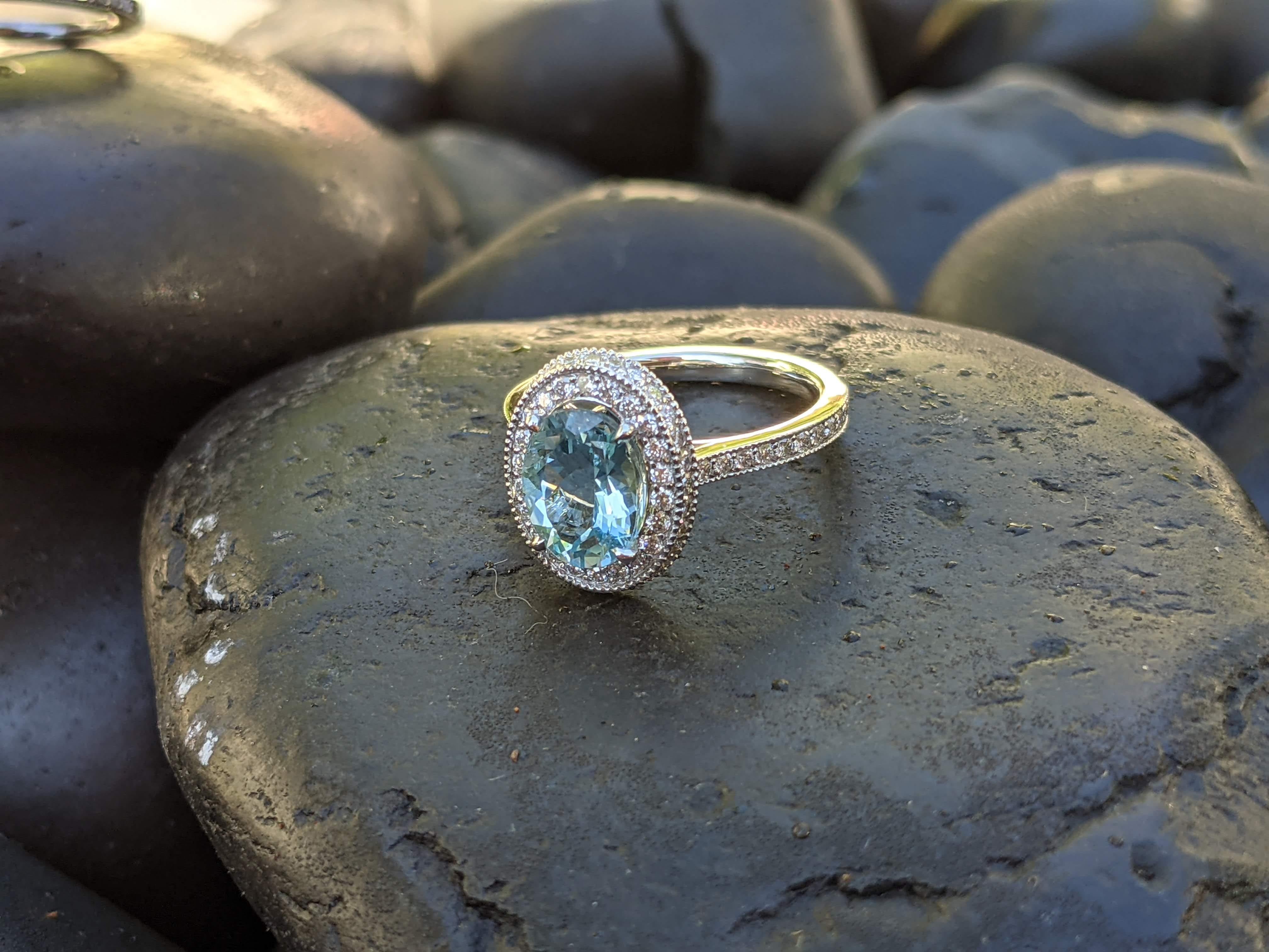 1.40 Carat Natural Aquamarine 0.51 Carat White Diamonds 18 Karat White Gold Ring In New Condition For Sale In New York, NY