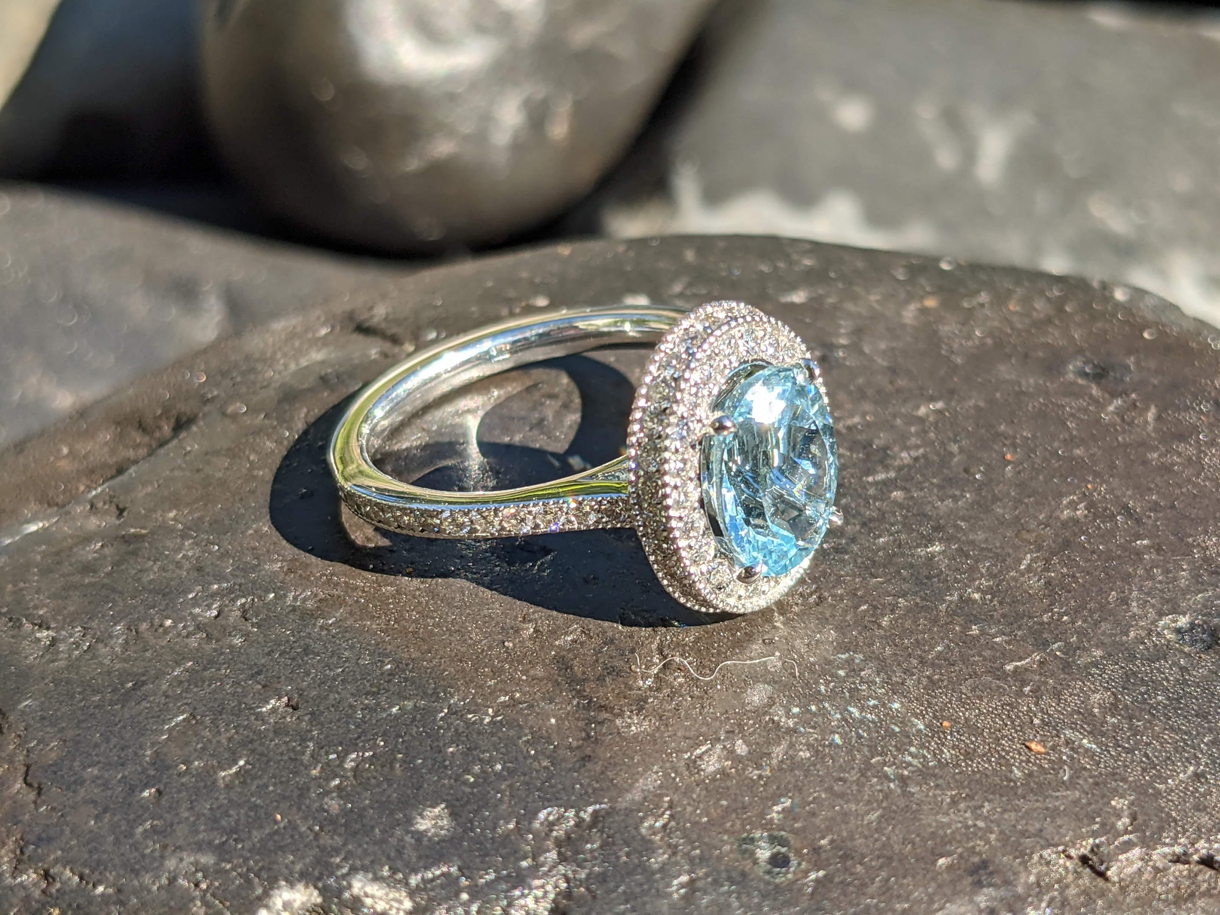 1.40 Carat Natural Aquamarine 0.51 Carat White Diamonds 18 Karat White Gold Ring For Sale 3