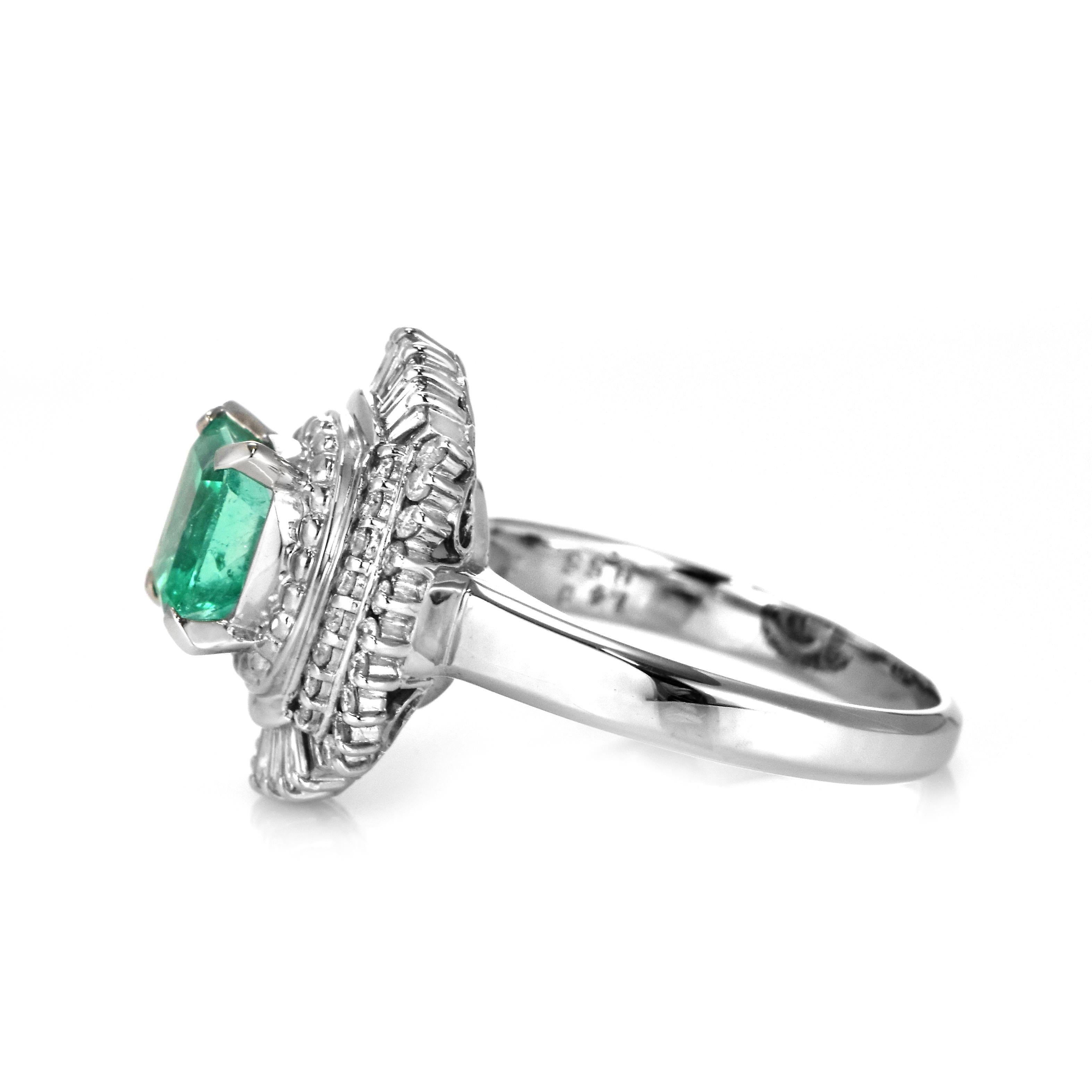 1,40 Karat natürlicher kolumbianischer Smaragd & Diamant Ballerina-Ring aus Platin im Angebot 4