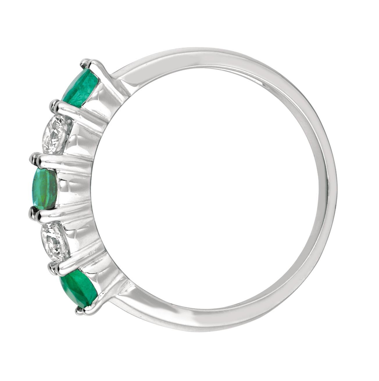 Round Cut 1.40 Carat Natural Diamond and Emerald Ring Band 14 Karat White Gold For Sale