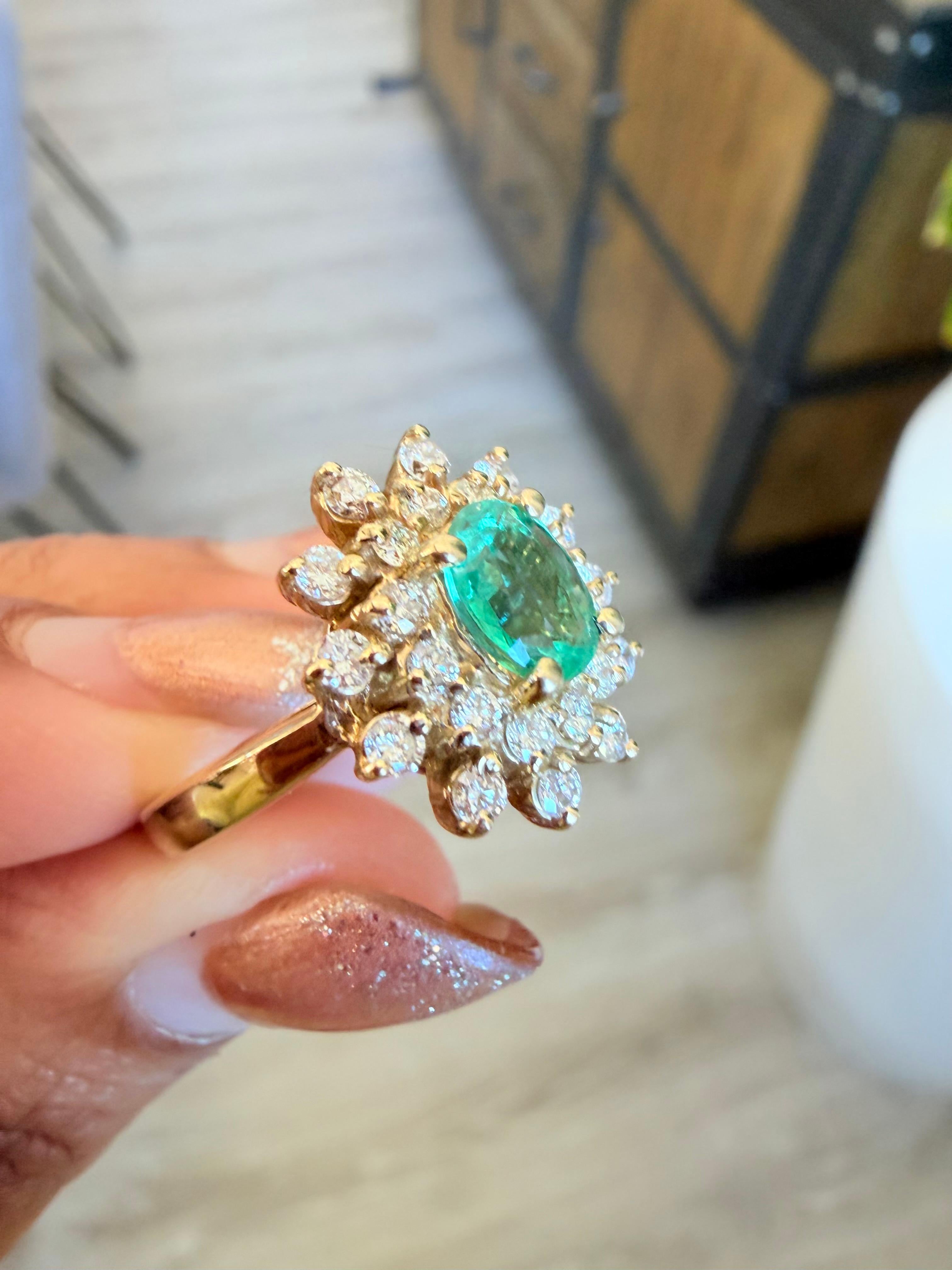 1.40 Carat Natural Emerald Diamond 14 Karat Yellow Gold Engagement Ring en venta 2