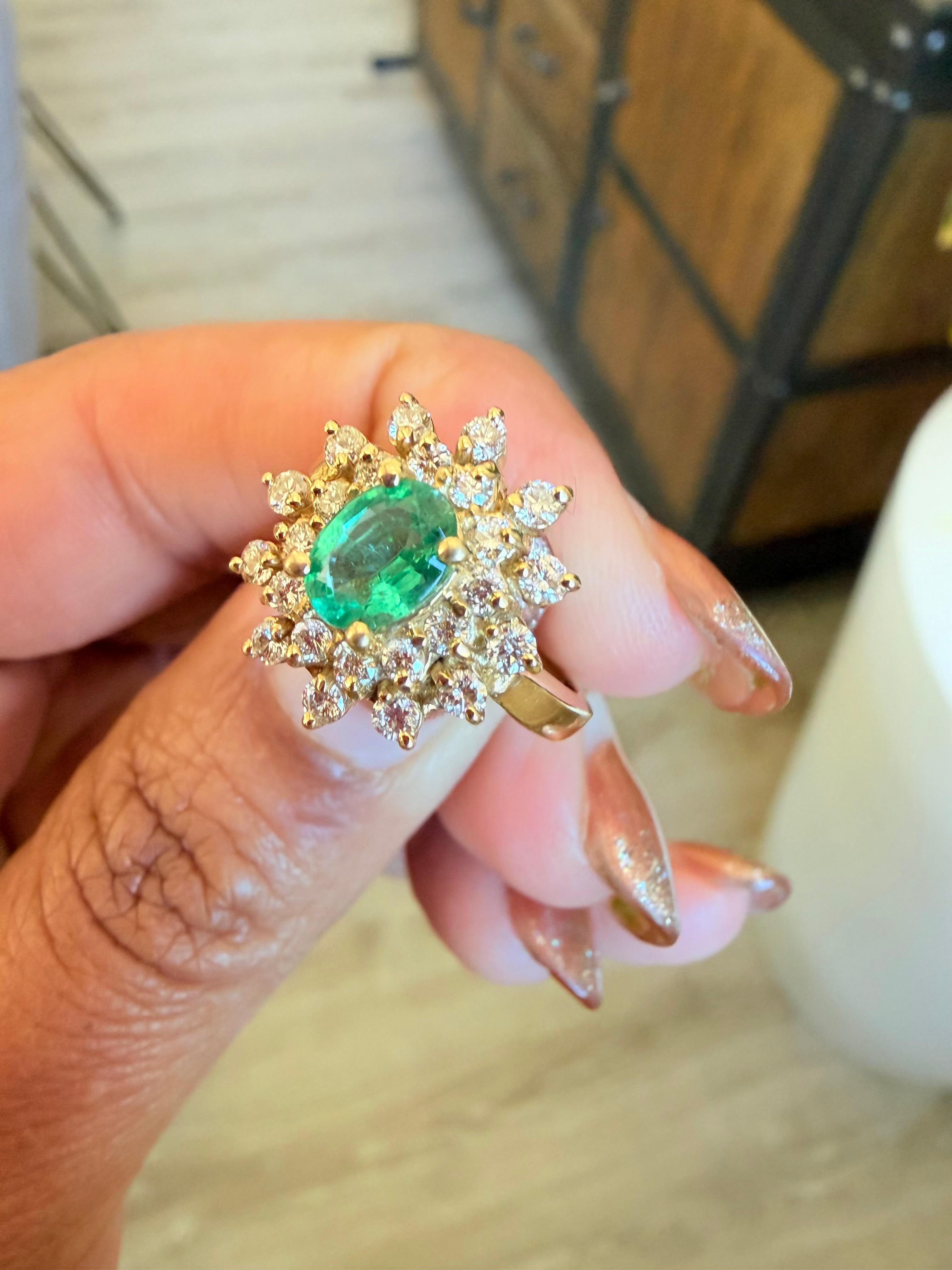 1.40 Carat Natural Emerald Diamond 14 Karat Yellow Gold Engagement Ring en venta 3