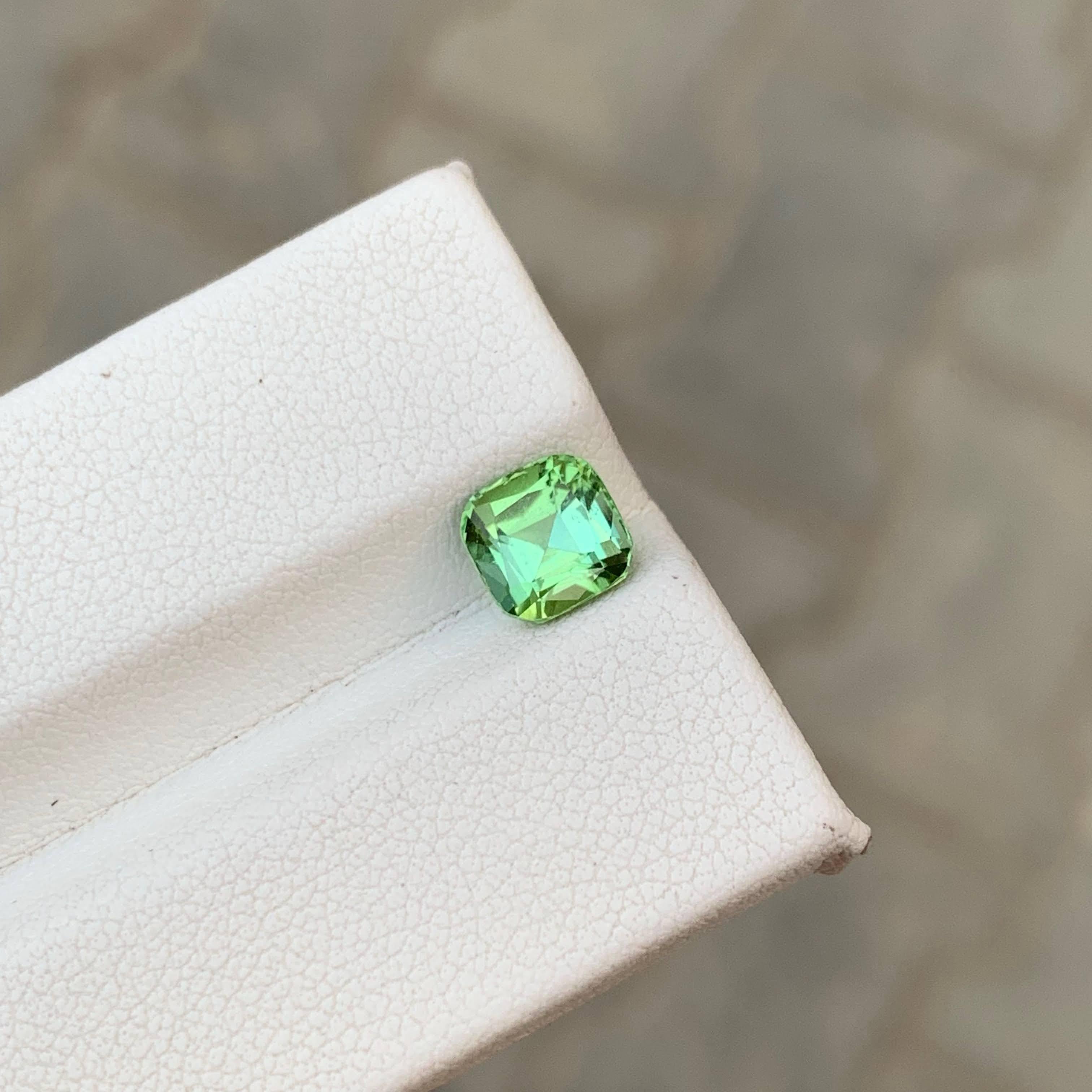 Moderno 1.40 Carati di tormalina verde bluastra sfusa naturale con taglio a cuscino Gemma afgana in vendita