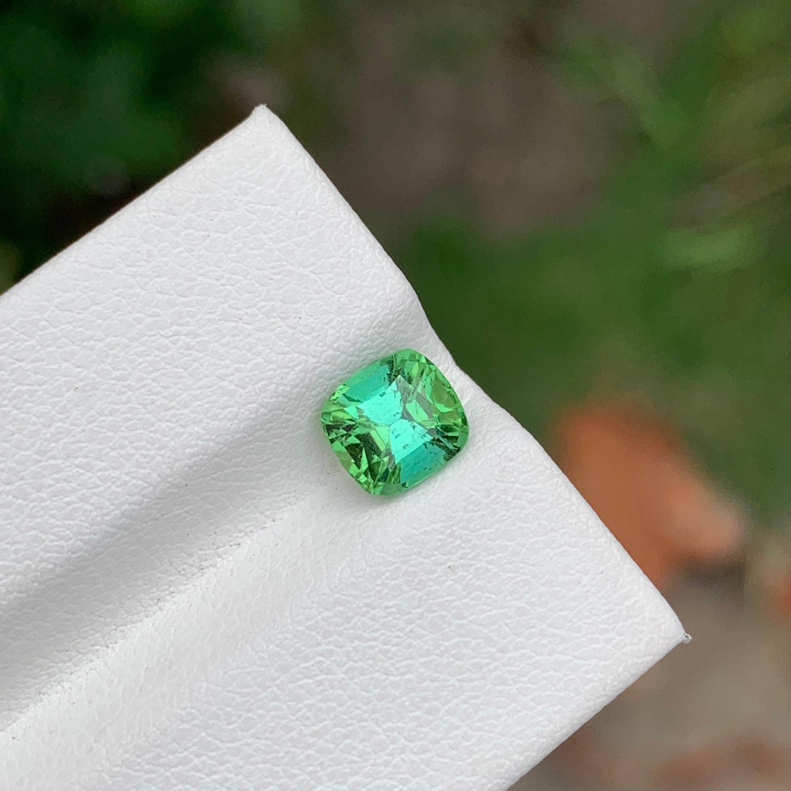 Arts and Crafts Tourmaline naturelle verte bleutée non sertie de 1,40 carat de forme coussin pour bague en vente