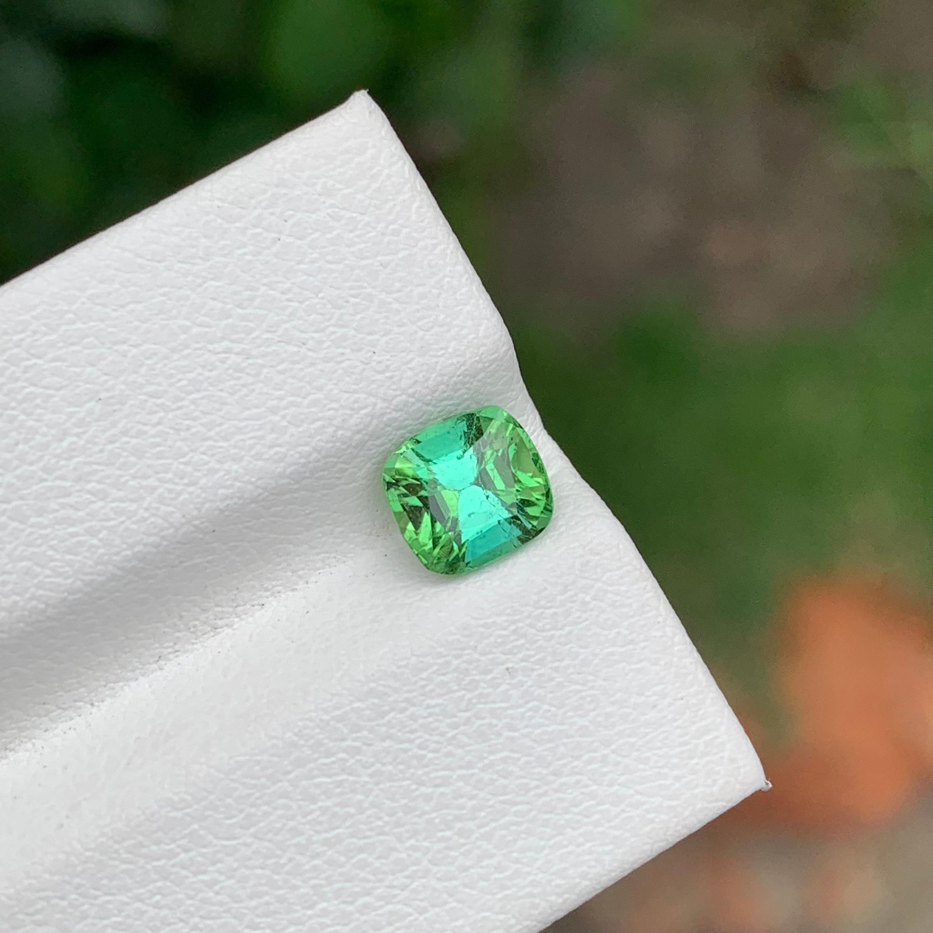 Taille coussin Tourmaline naturelle verte bleutée non sertie de 1,40 carat de forme coussin pour bague en vente