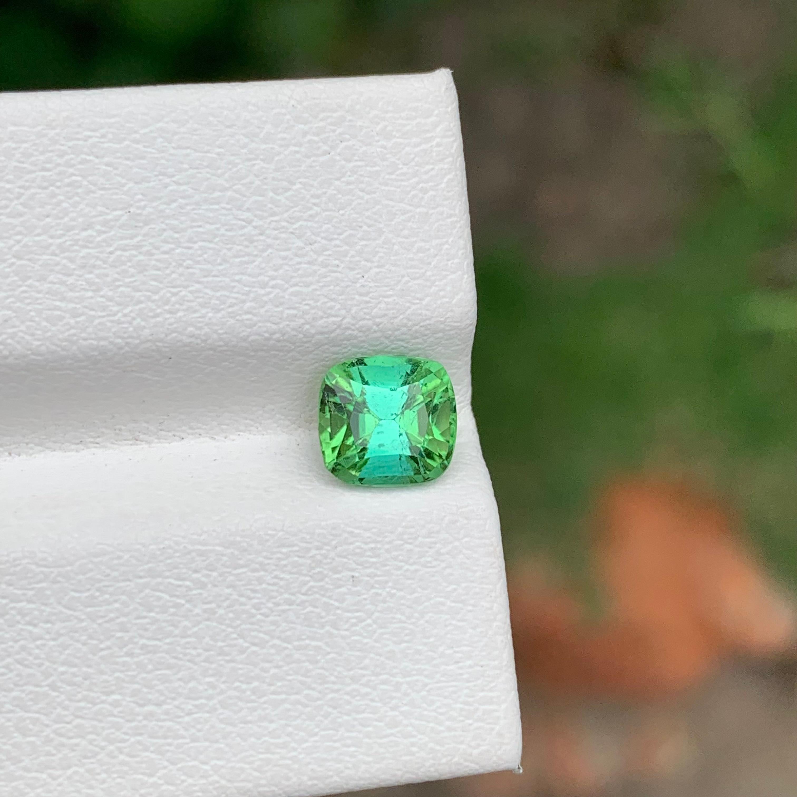 Tourmaline naturelle verte bleutée non sertie de 1,40 carat de forme coussin pour bague en vente 1