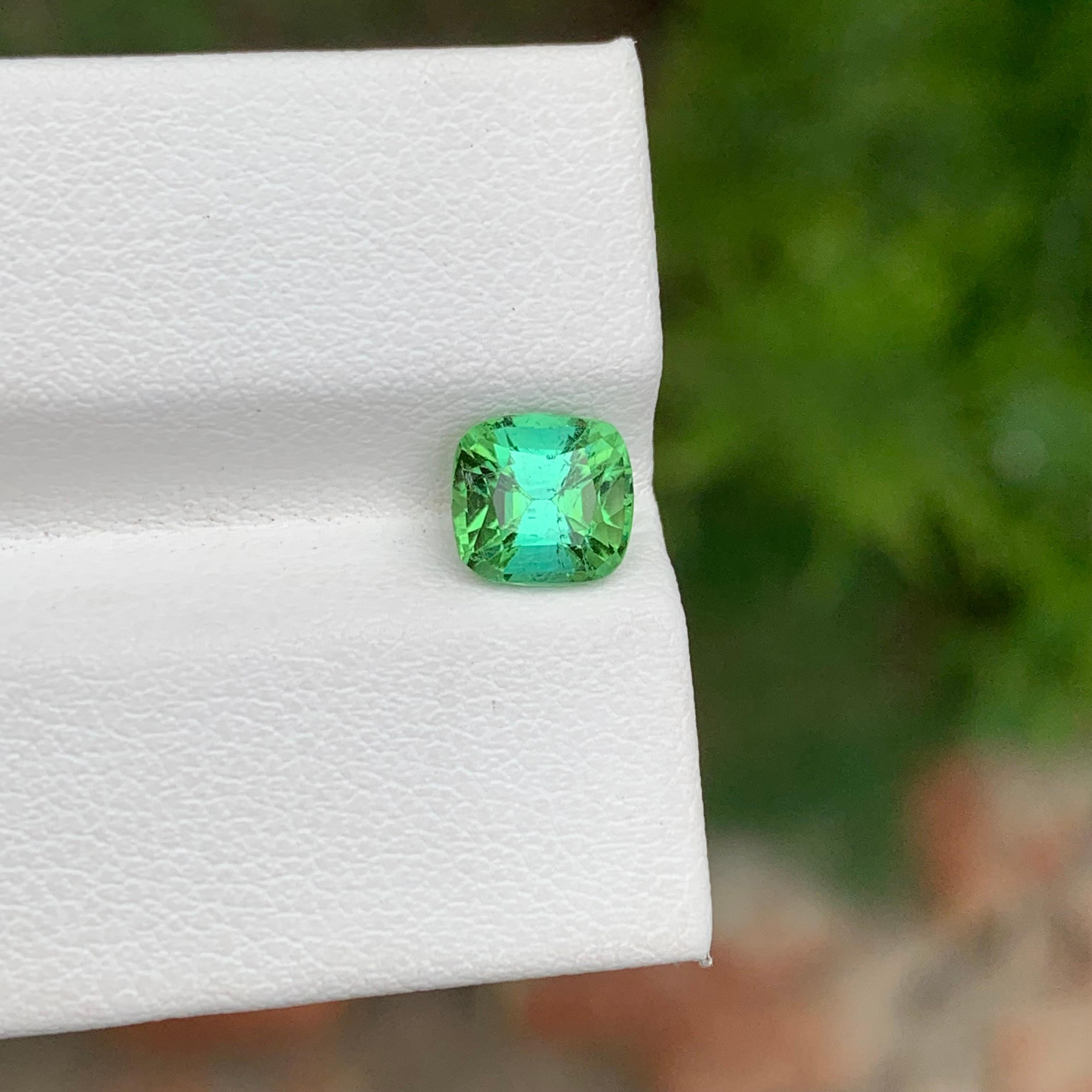 Tourmaline naturelle verte bleutée non sertie de 1,40 carat de forme coussin pour bague en vente 2