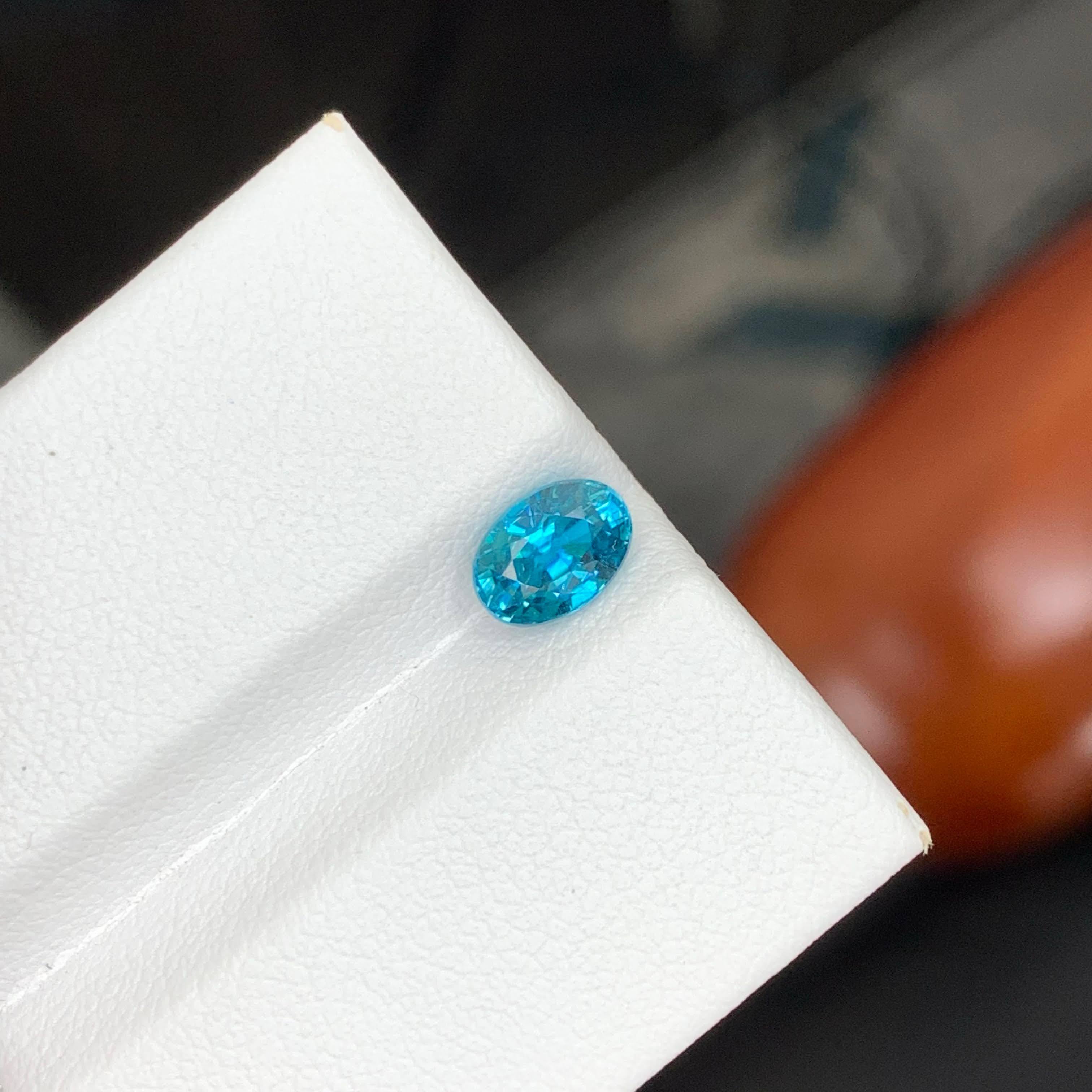 1,40 quilates de circón azul eléctrico natural suelto talla oval gema camboyana Moderno en venta