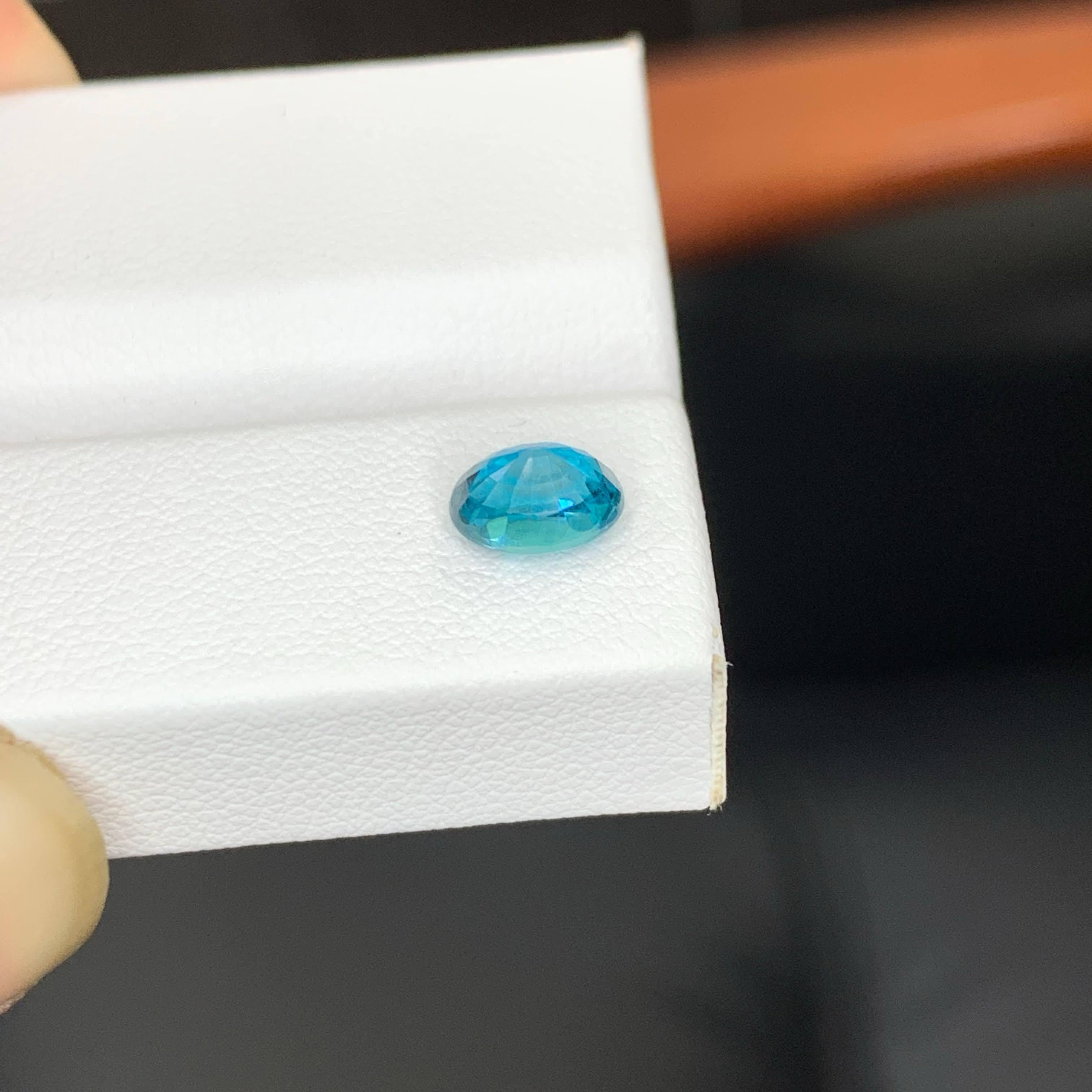 1,40 quilates de circón azul eléctrico natural suelto talla oval gema camboyana en Nuevo estado para la venta en Bangkok, TH