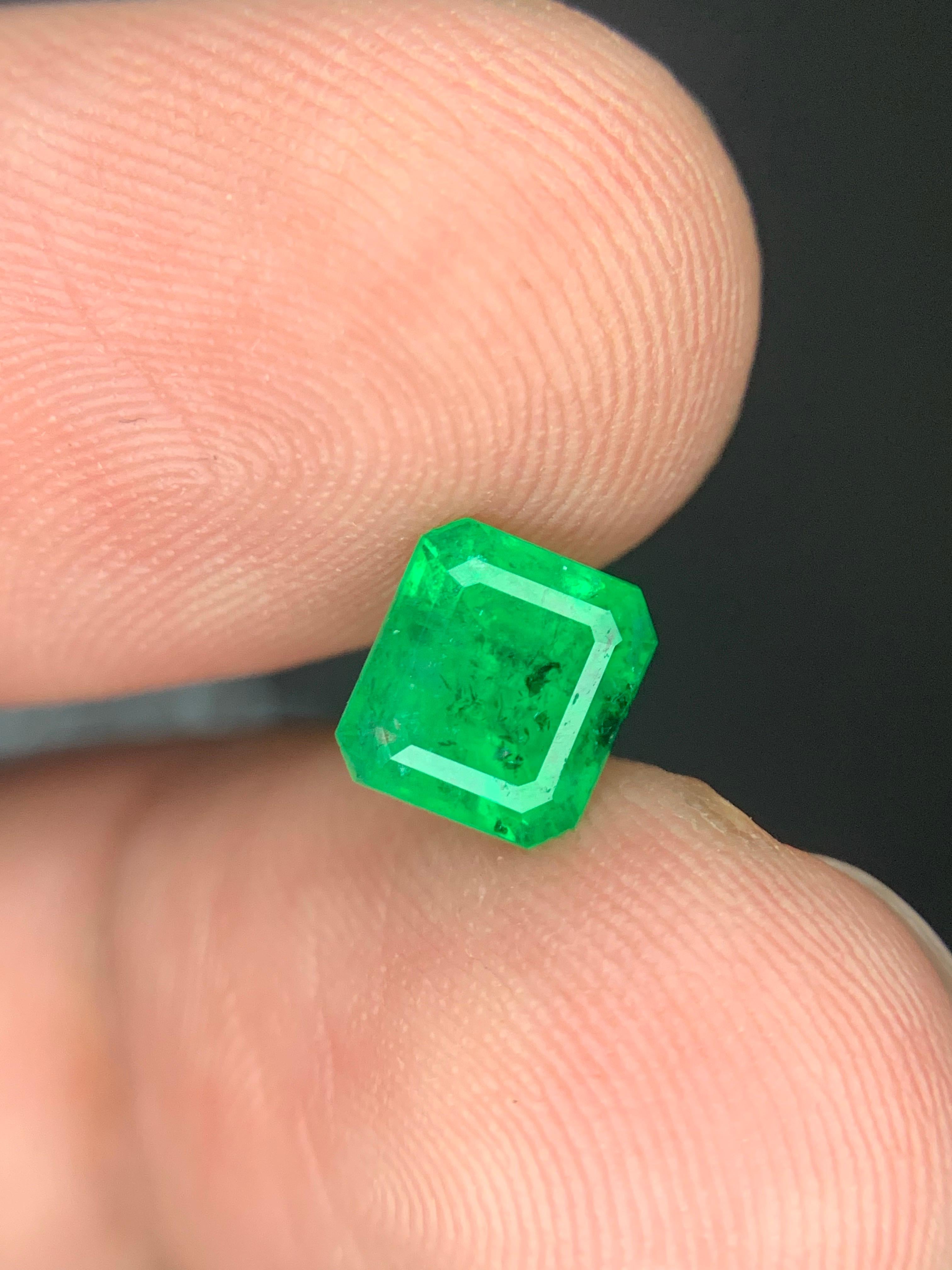 1.40 Carat Natural Loose Emerald Gemstone From Swat, Pakistan For Sale 4