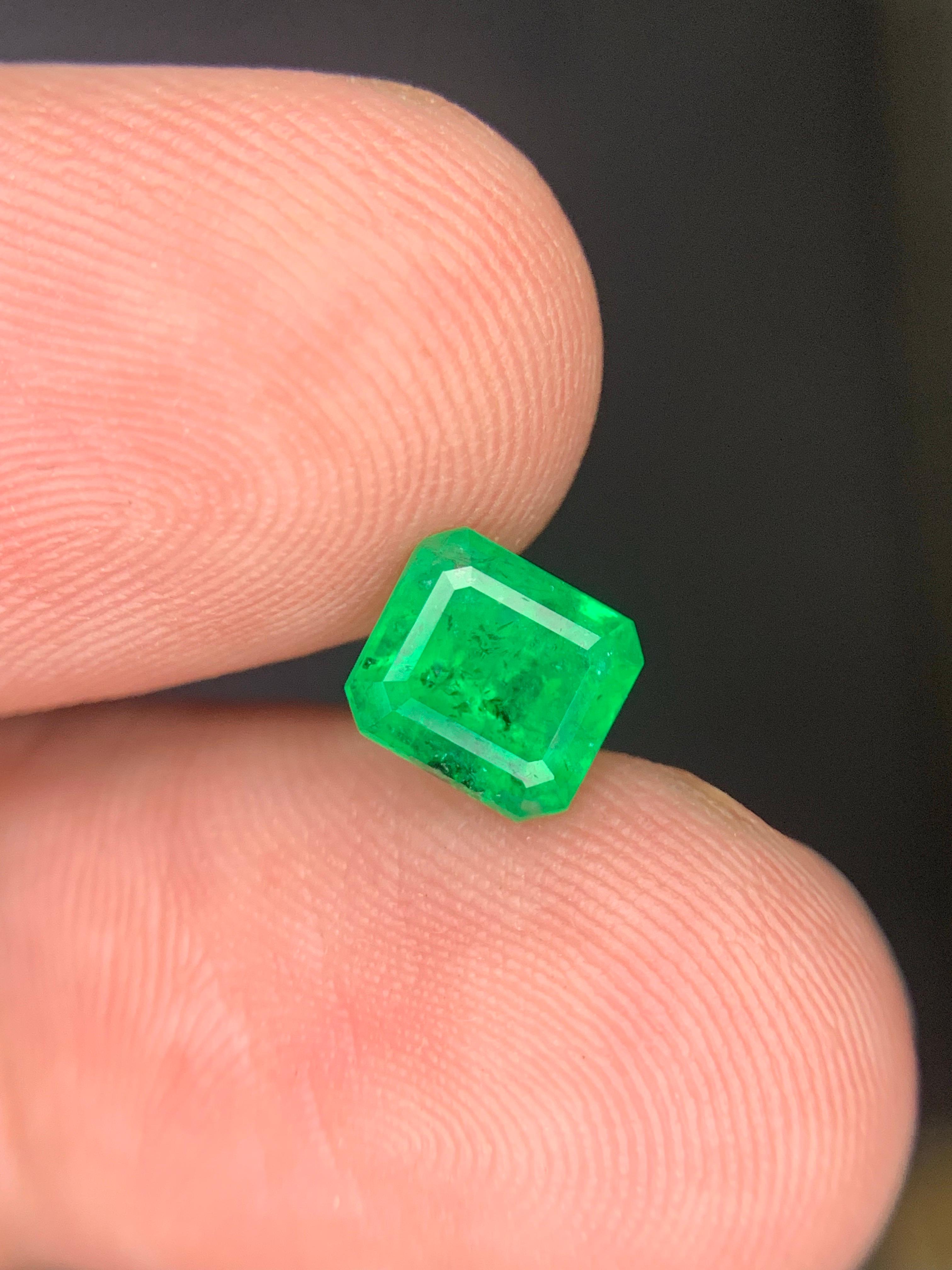 1.40 Carat Natural Loose Emerald Gemstone From Swat, Pakistan For Sale 6