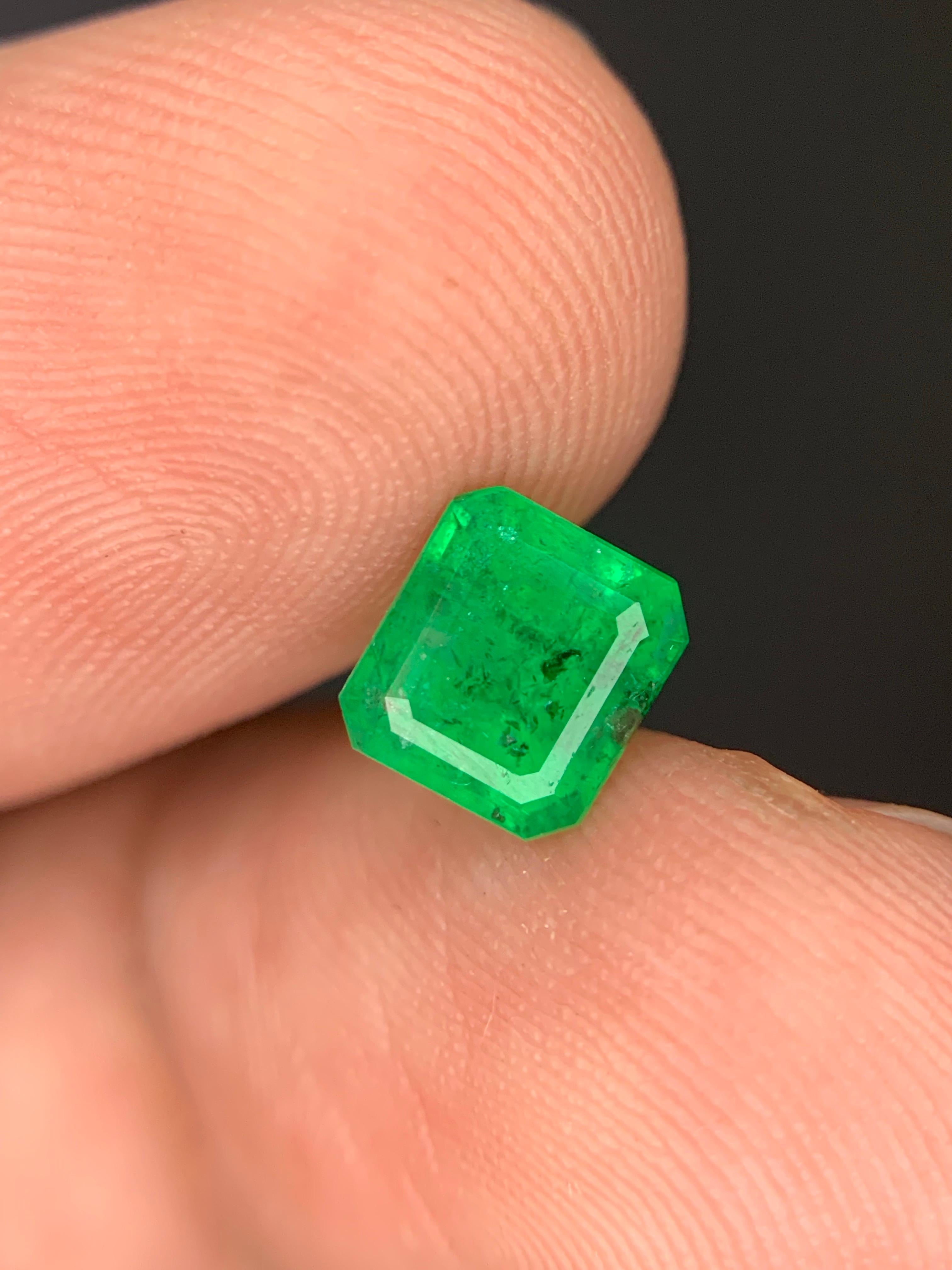 Women's or Men's 1.40 Carat Natural Loose Emerald Gemstone From Swat, Pakistan For Sale