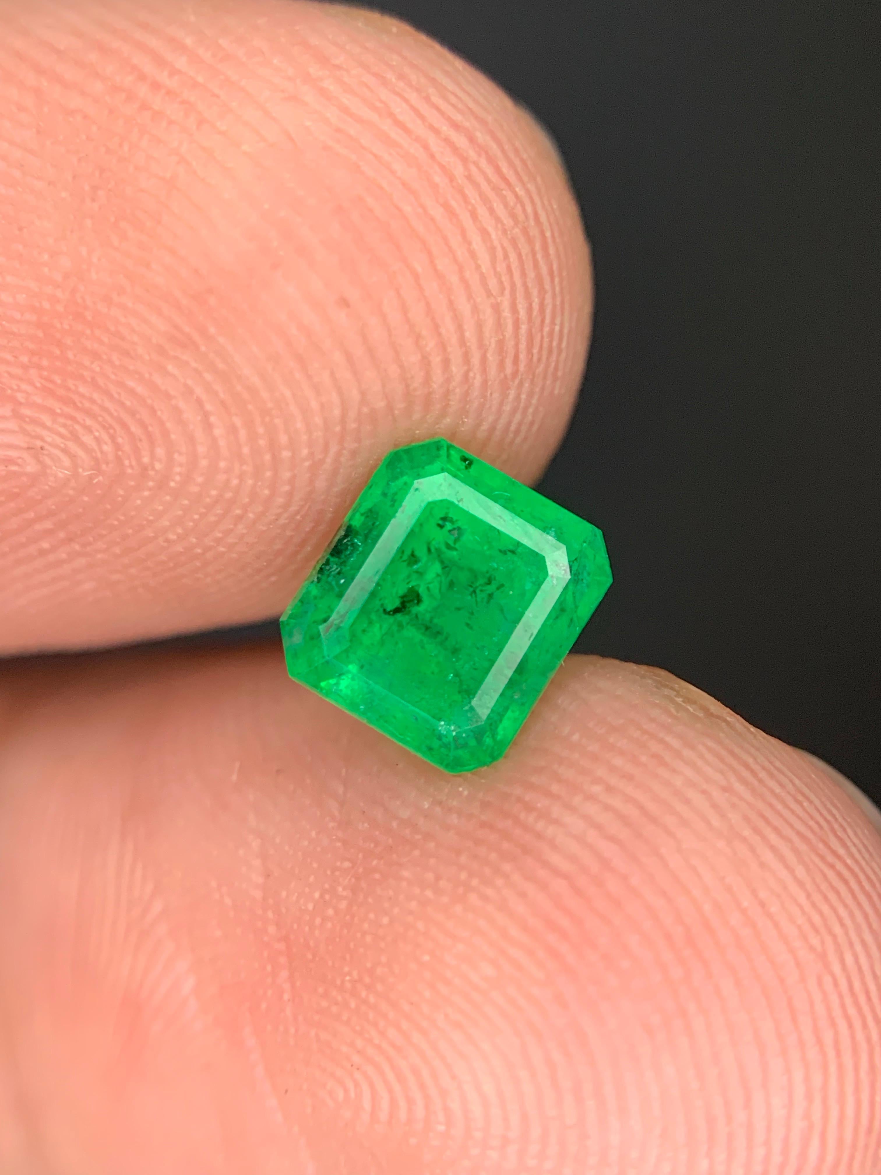 1.40 Carat Natural Loose Emerald Gemstone From Swat, Pakistan For Sale 1