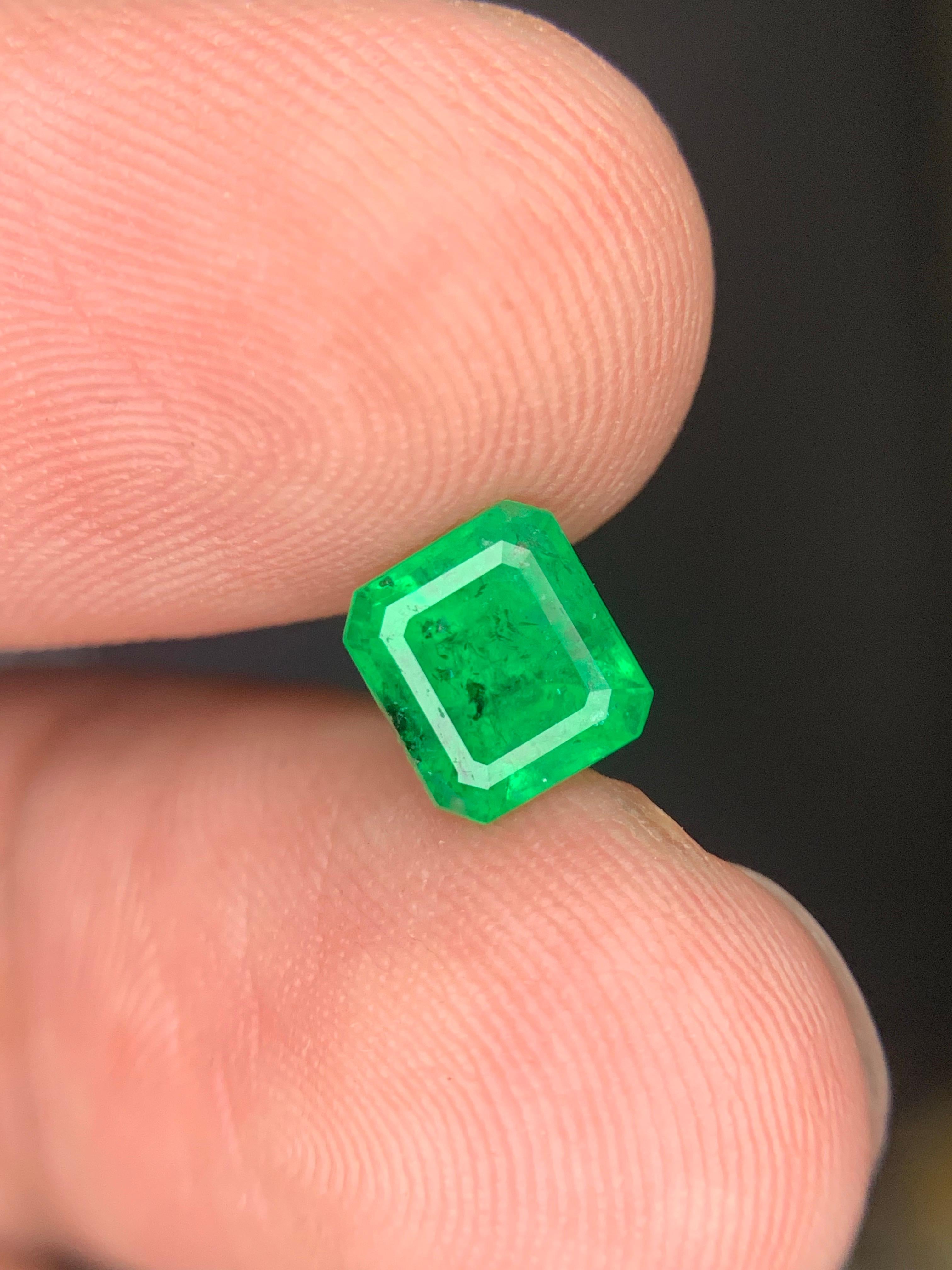 1.40 Carat Natural Loose Emerald Gemstone From Swat, Pakistan For Sale 2