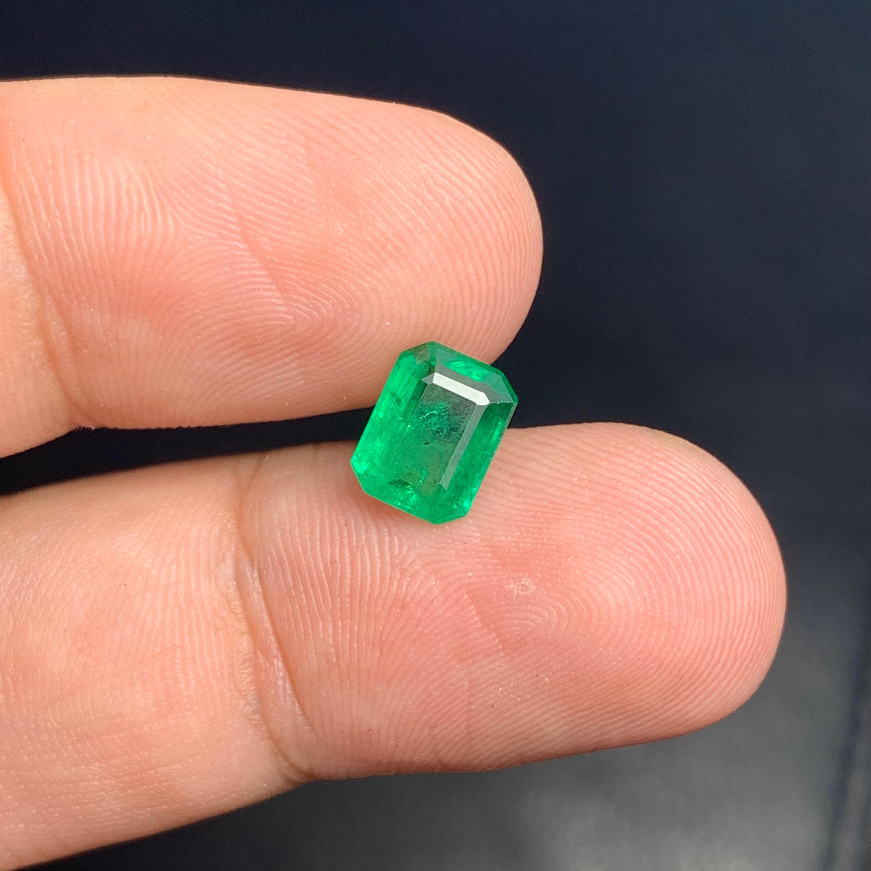 Lose Smaragd

Gewicht: 1,40 Karat
Abmessung: 8 x 6.1 x 3.4 Mm
Herkunft: Sambia, Afrika
Form : Smaragd
Farbe: Grün
Behandlung: Nicht
Zertifikat: Auf Anfrage

Smaragde aus Sambia gehören zu den begehrtesten Edelsteinen der Welt und sind für ihren