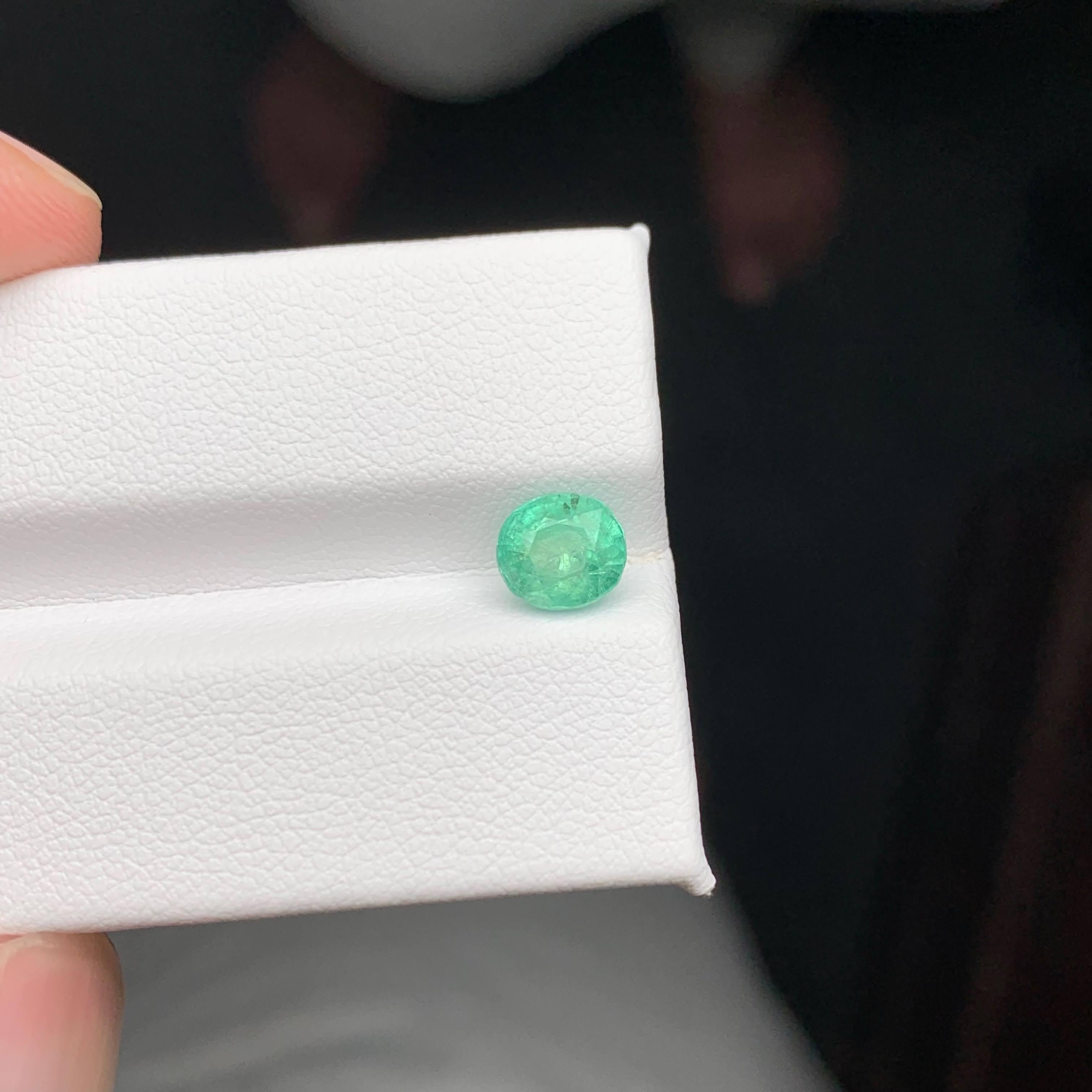 1.40 Carat Natural Loose Emerald Stone Oval Cut Gemstone From Afghanistan In New Condition For Sale In Bangkok, TH