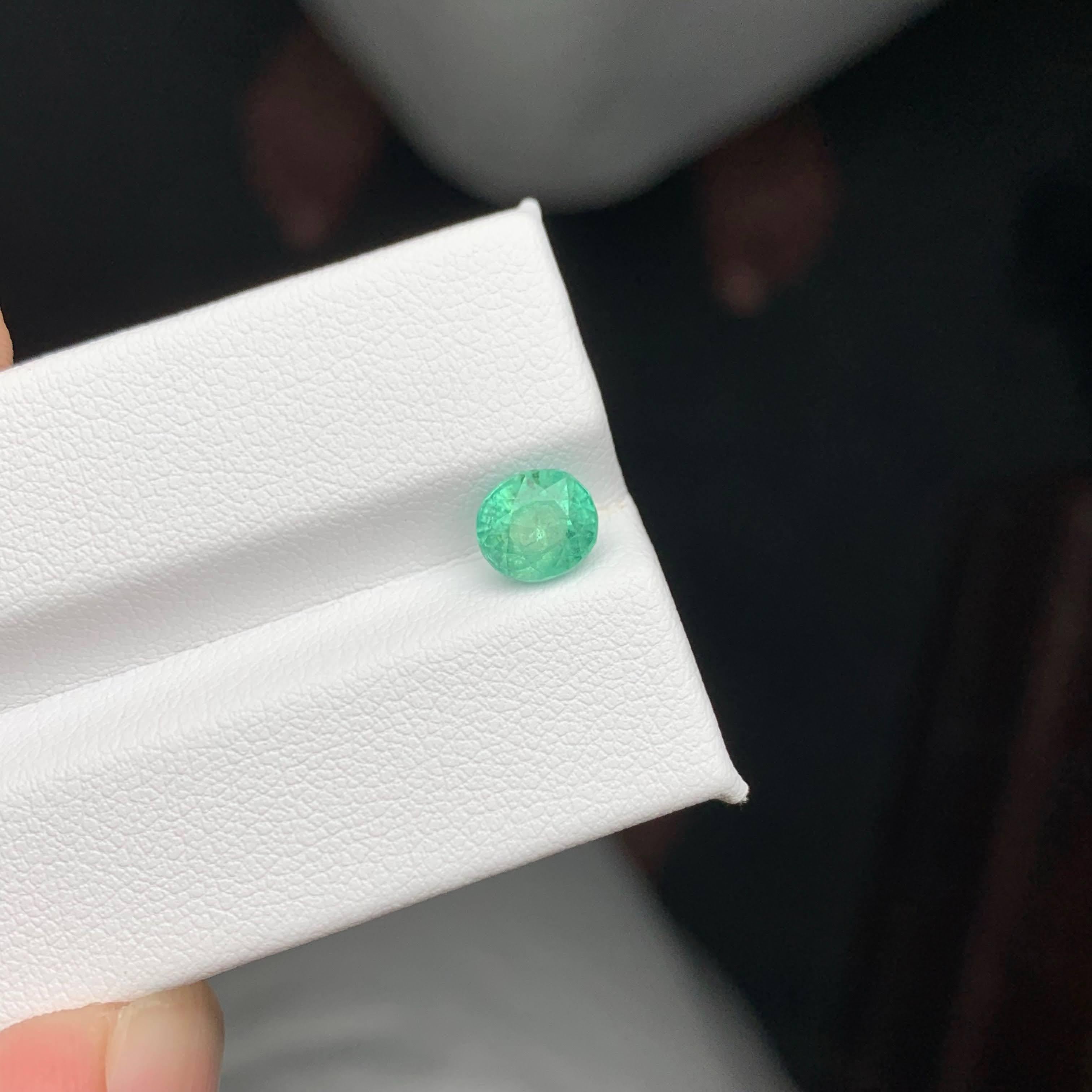 Women's or Men's 1.40 Carat Natural Loose Emerald Stone Oval Cut Gemstone From Afghanistan For Sale