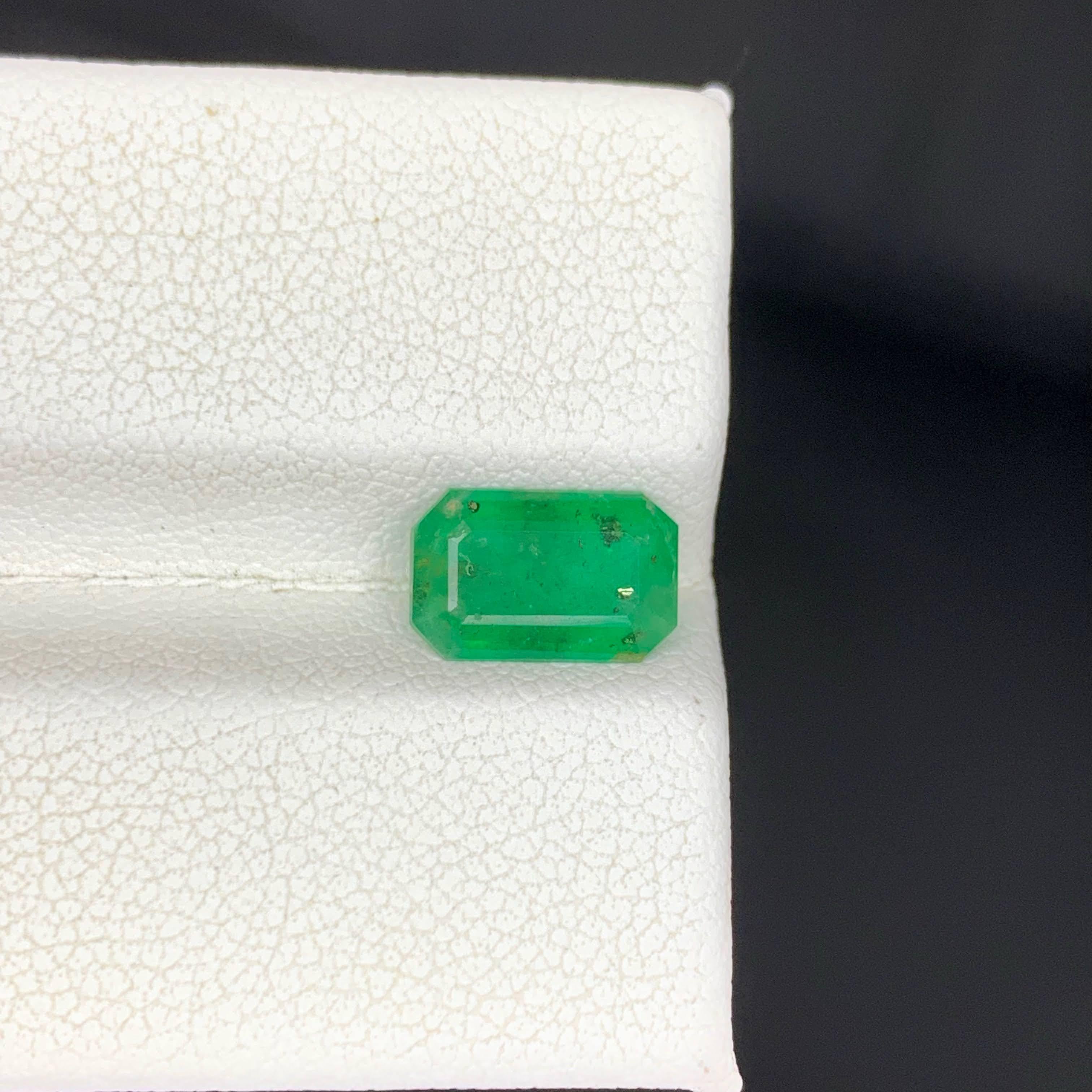 Peso 1,40 carati 
Dimensioni 9,1x5,9x3,4mm
Trattamento Nessuno 
Origine Pakistan 
Chiarezza SI
Forma Taglio Smeraldo 




Questo squisito smeraldo verde naturale da 1,40 carati presenta una tonalità verde vivida e fresca, che riflette la classica