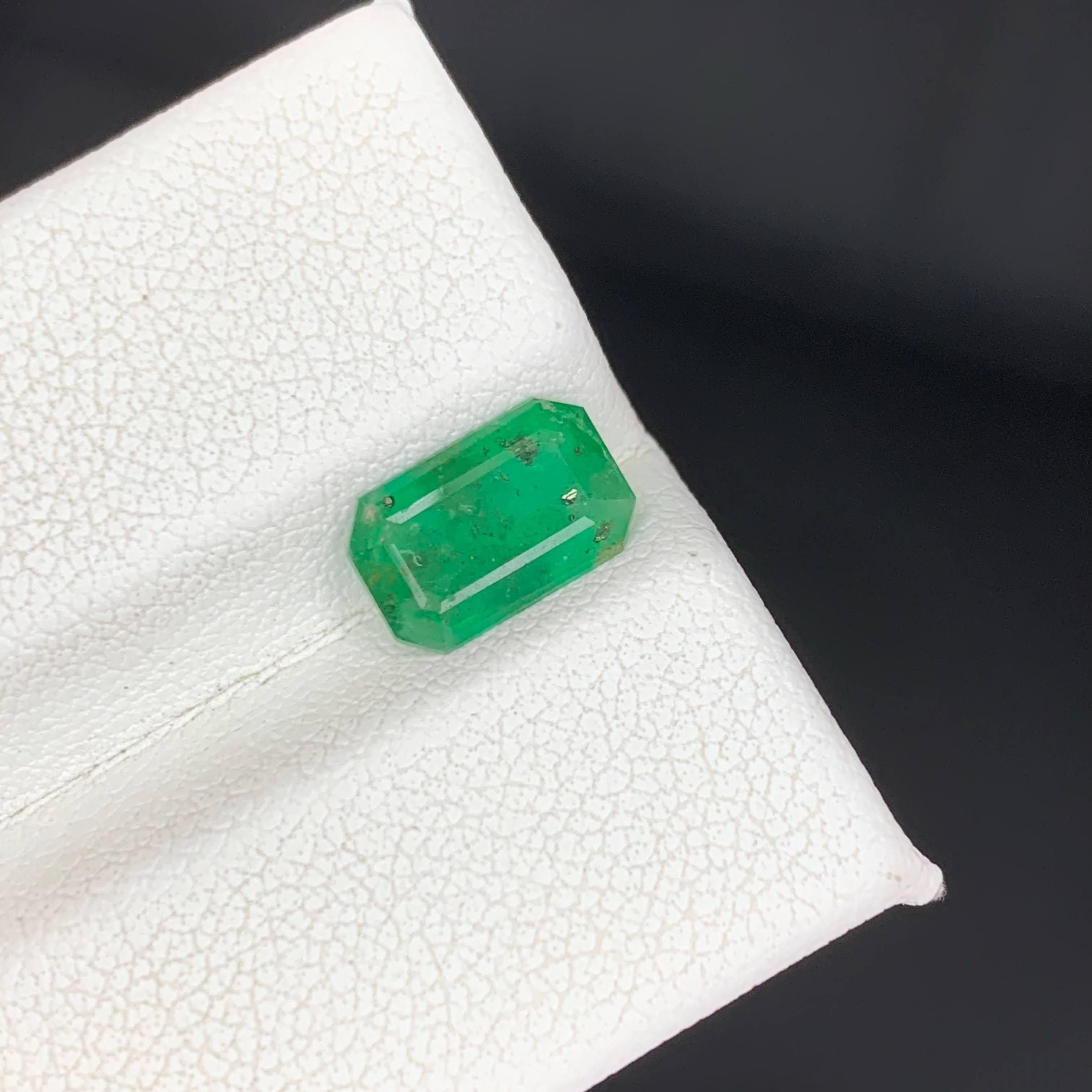 1,40 Carati di pietra naturale di smeraldo verde sfusa Taglio smeraldo da Swat Gemstone in vendita 1