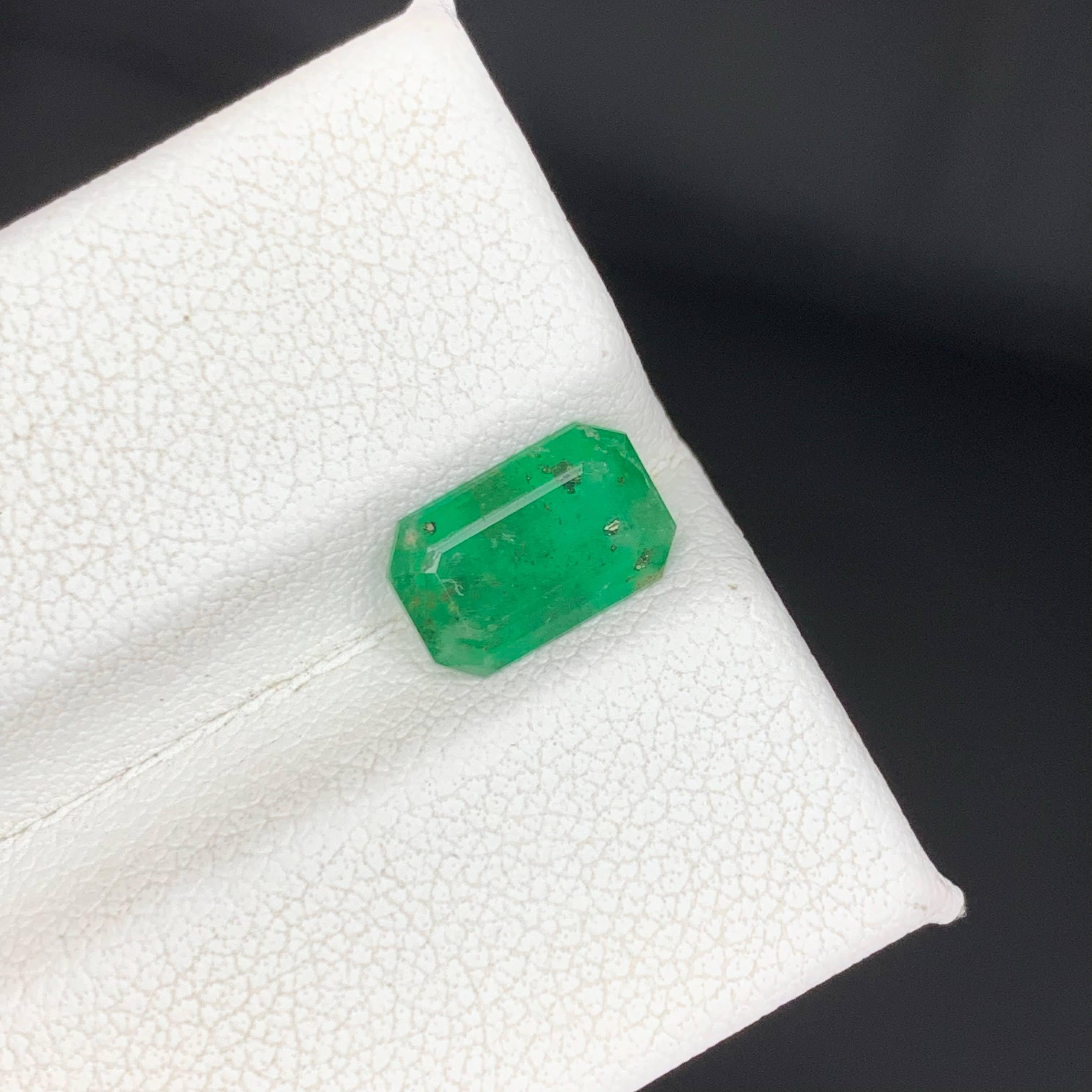 1,40 Carati di pietra naturale di smeraldo verde sfusa Taglio smeraldo da Swat Gemstone in vendita 4