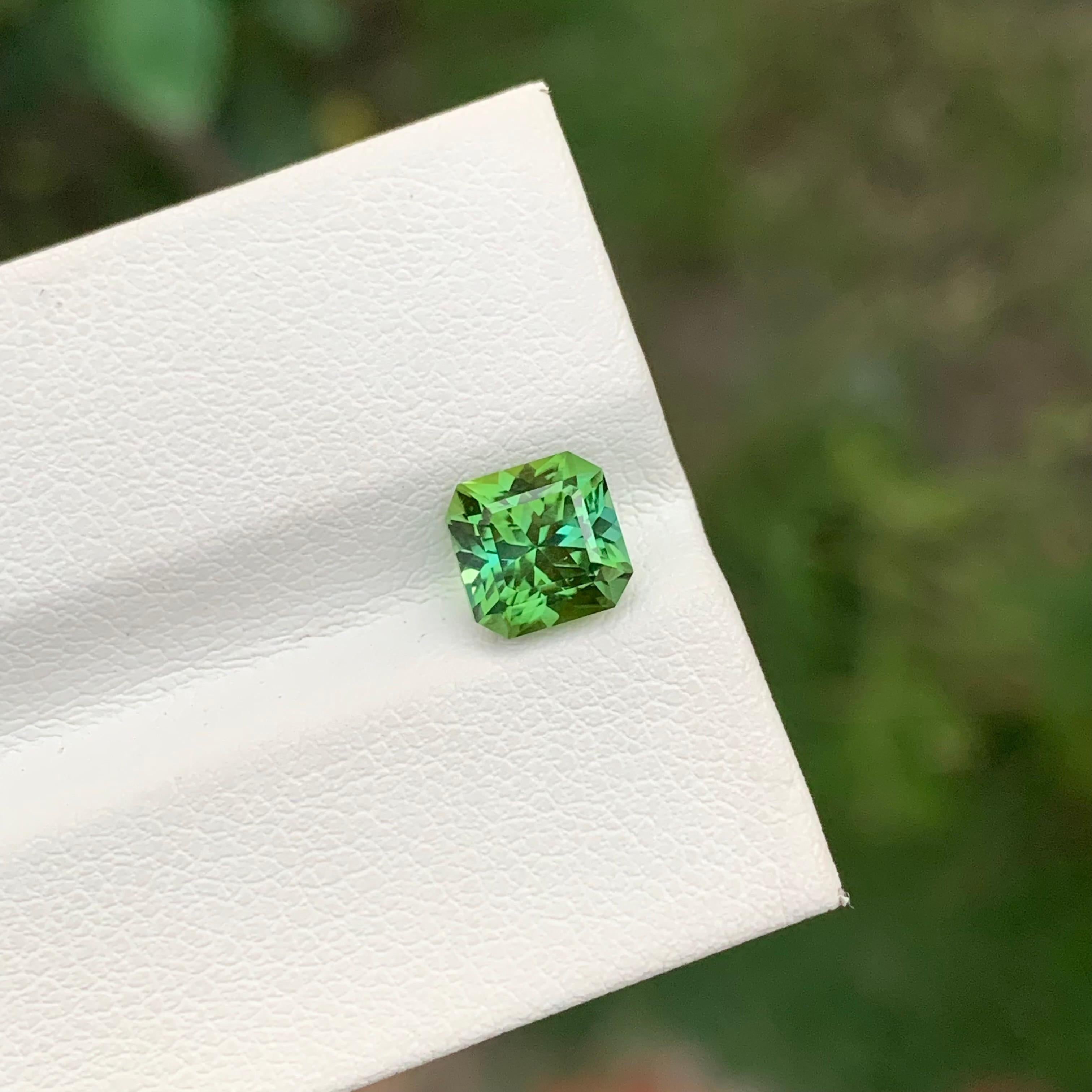 1.40 Carat Natural Loose Green Tourmaline Square Shape Gemstone (Tourmaline verte en vrac de forme carrée) Unisexe en vente