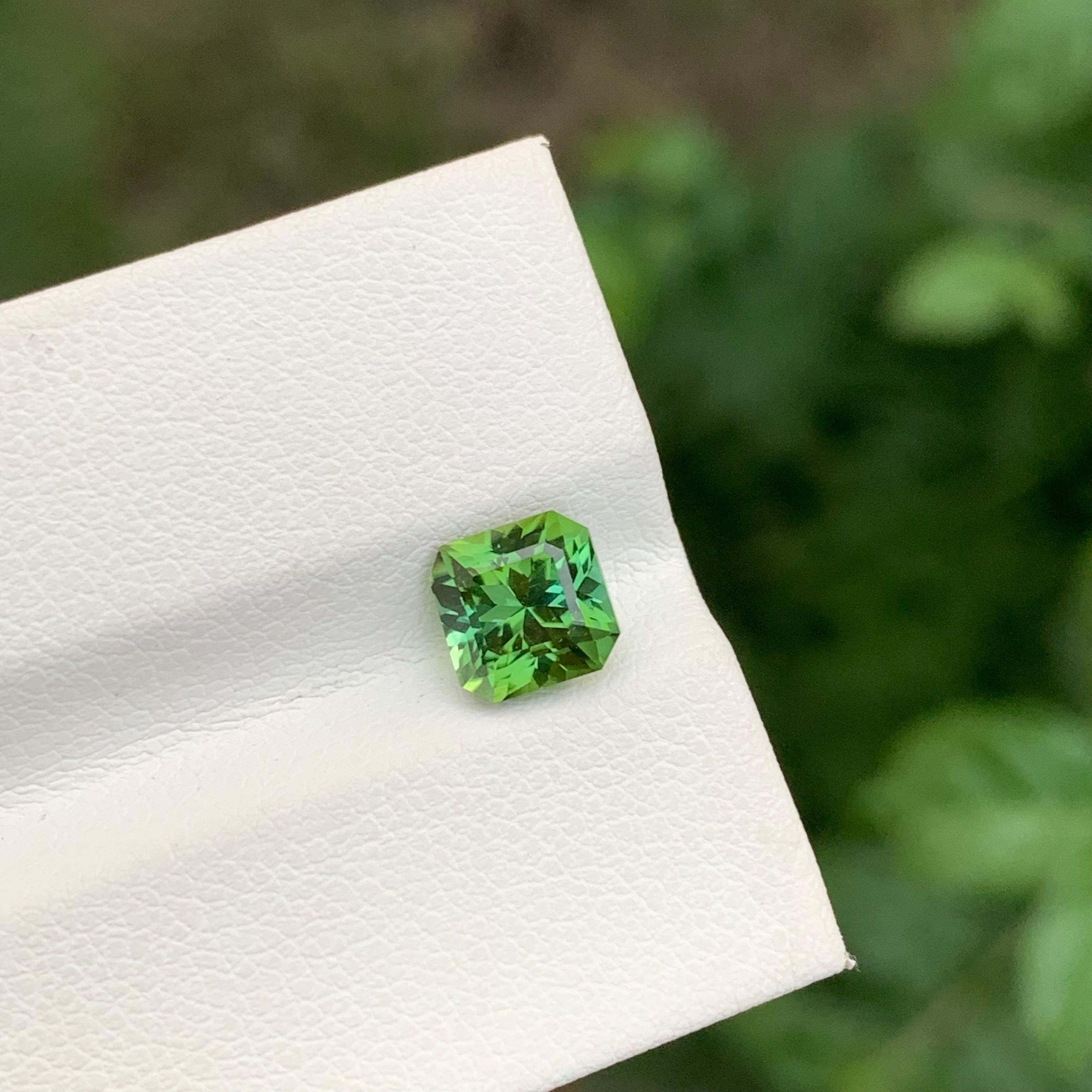 1.40 Carat Natural Loose Green Tourmaline Square Shape Gemstone (Tourmaline verte en vrac de forme carrée) en vente 1