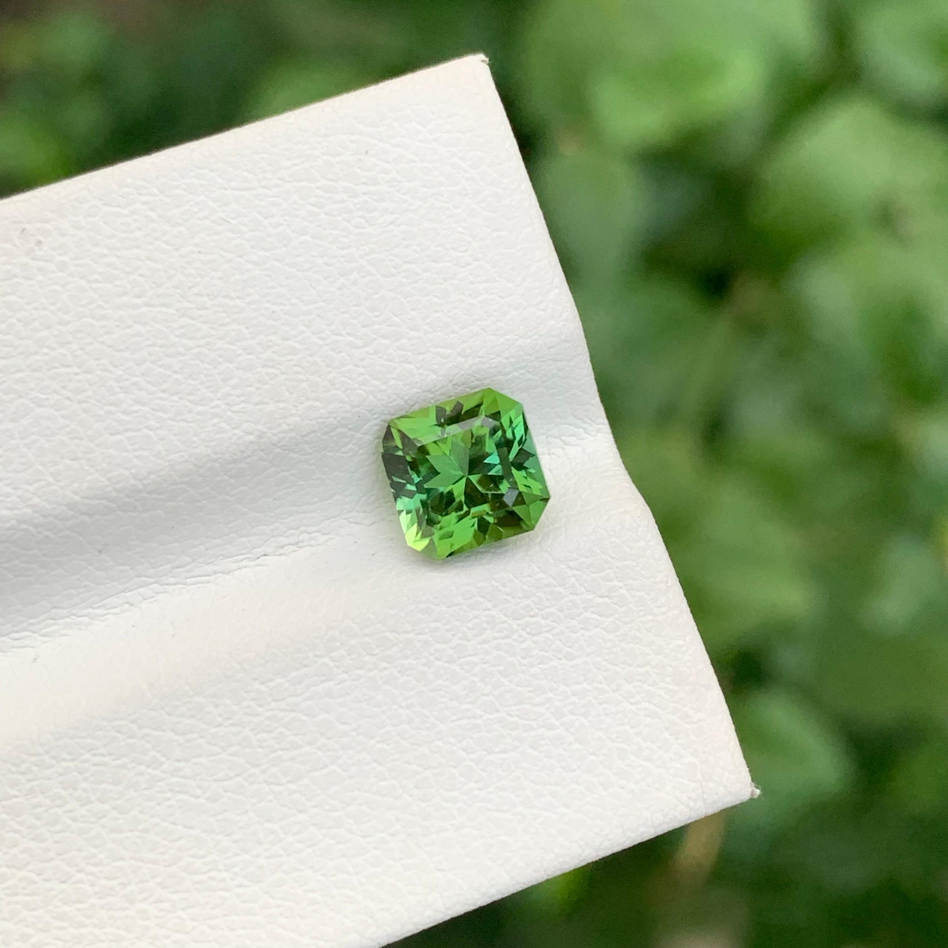 1.40 Carat Natural Loose Green Tourmaline Square Shape Gemstone (Tourmaline verte en vrac de forme carrée) en vente 2