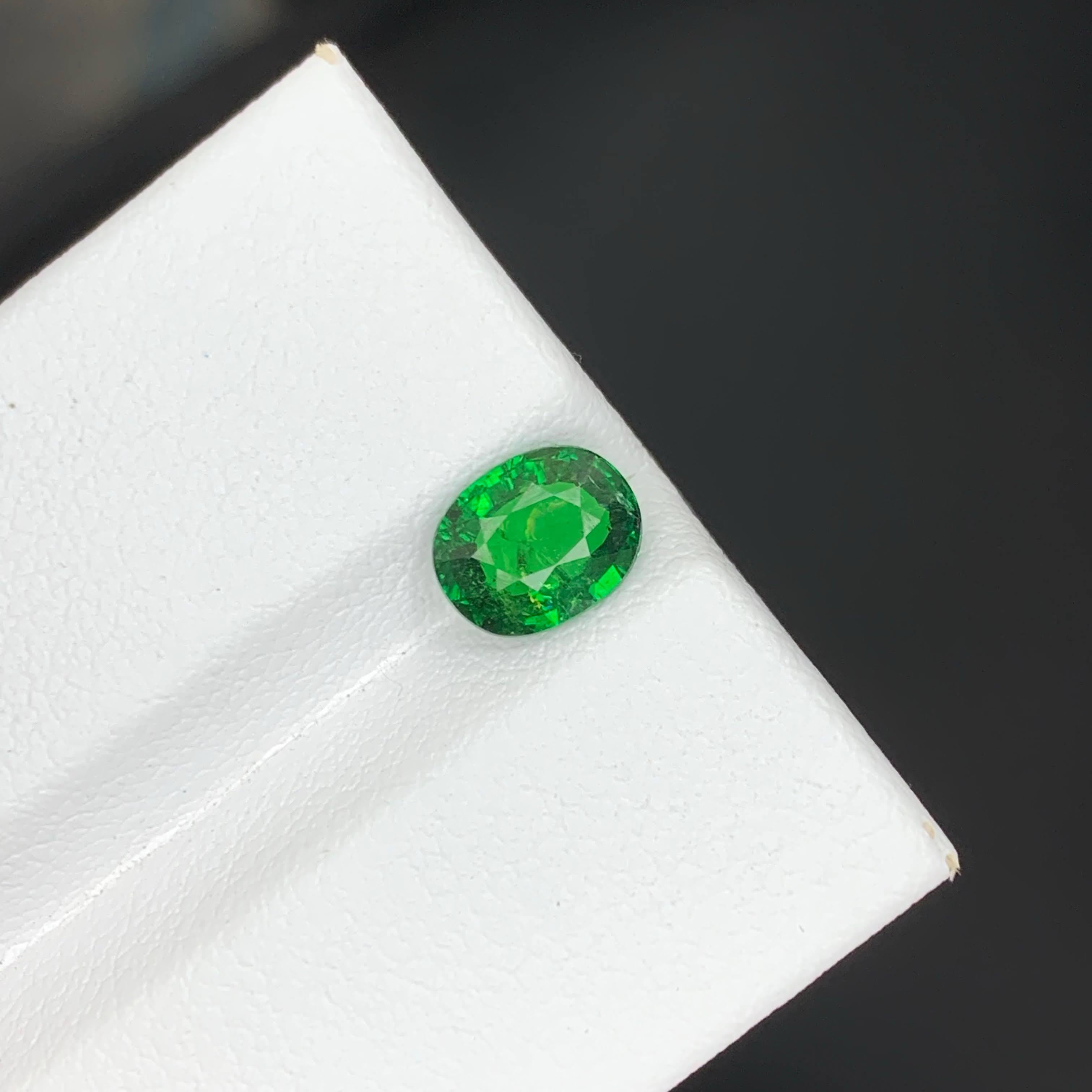 Granate verde tsavorita suelto natural de 1,40 quilates Piedra preciosa tanzana ovalada Corte oval en venta