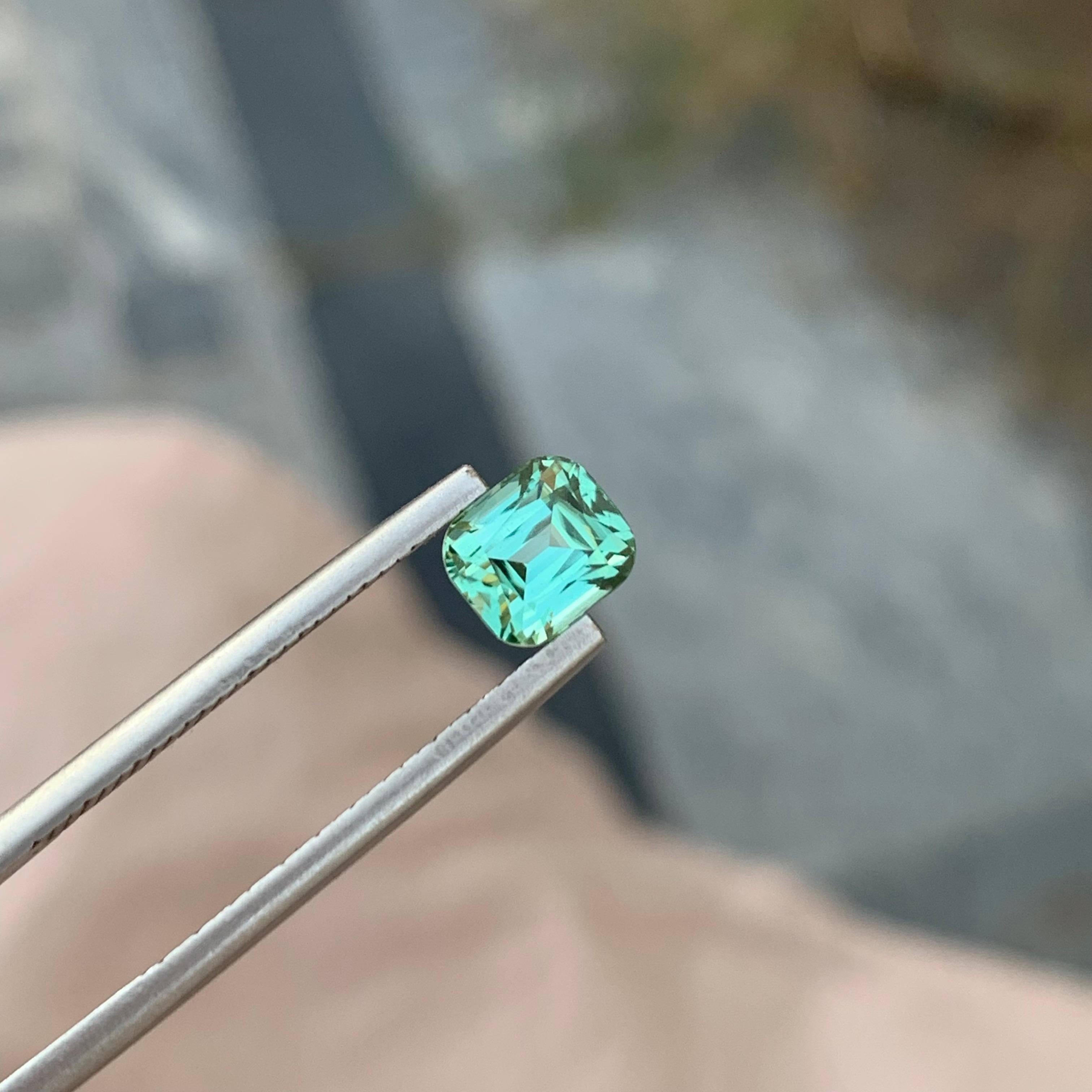 1,40 Karat natürlicher loser hellgrüner Turmalin in Smaragdform für Ring im Angebot 4
