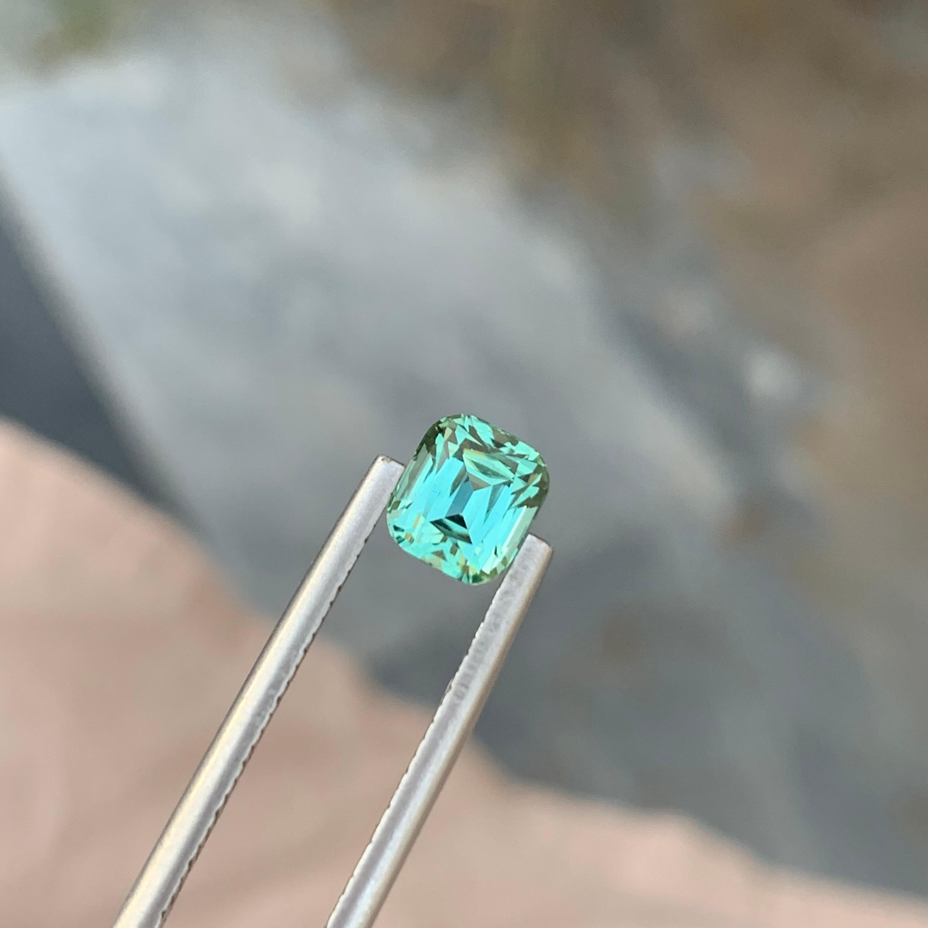 1,40 Karat natürlicher loser hellgrüner Turmalin in Smaragdform für Ring im Angebot 1