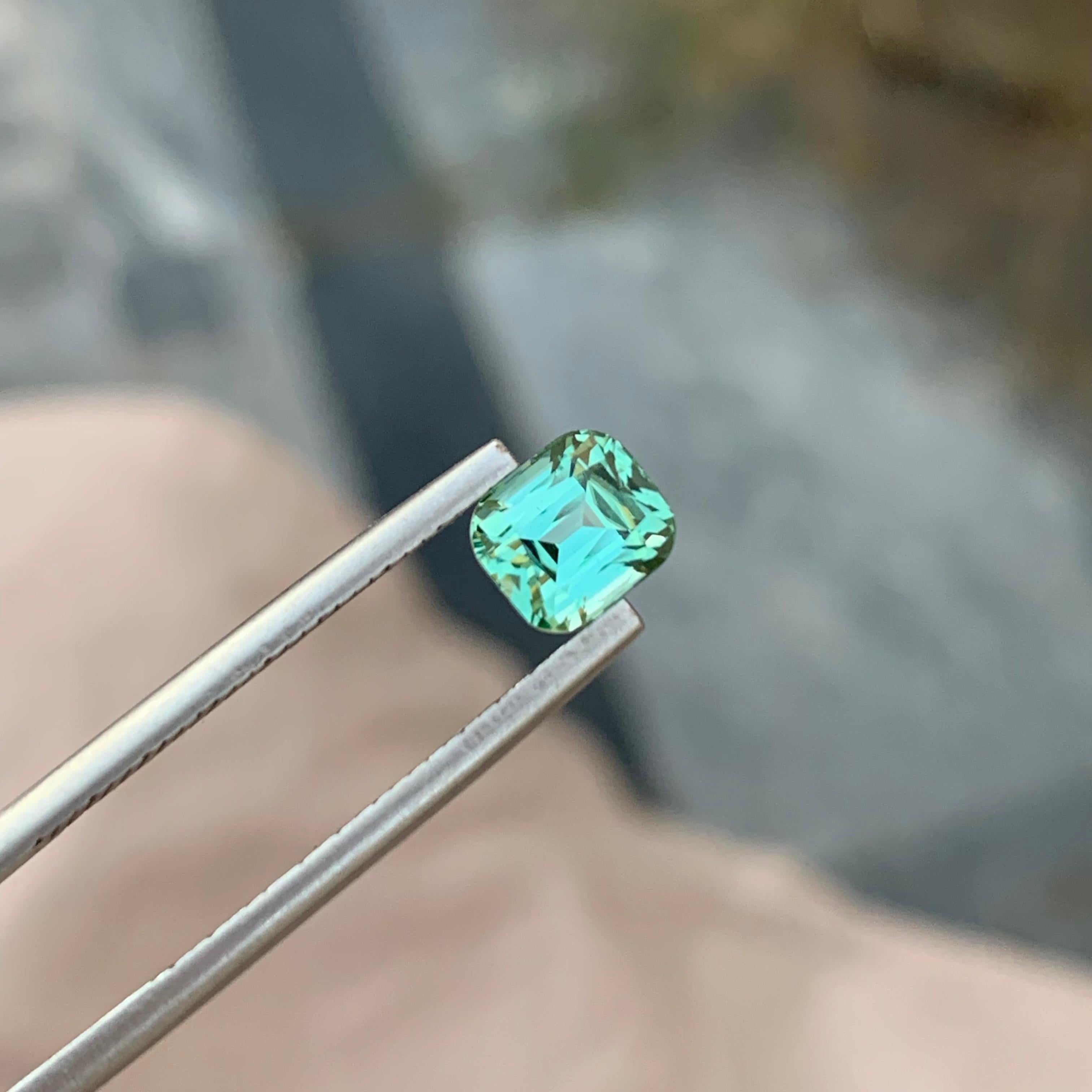 1,40 Karat natürlicher loser hellgrüner Turmalin in Smaragdform für Ring im Angebot 3