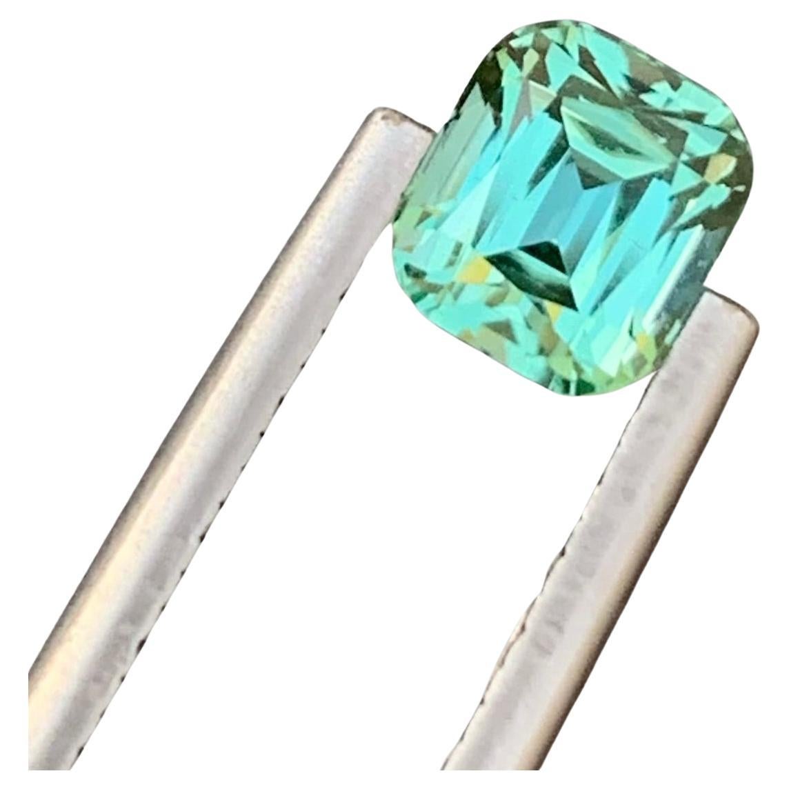 1,40 Quilates Natural Turmalina Verde Clara Suelta Gema Forma Esmeralda Para Anillo