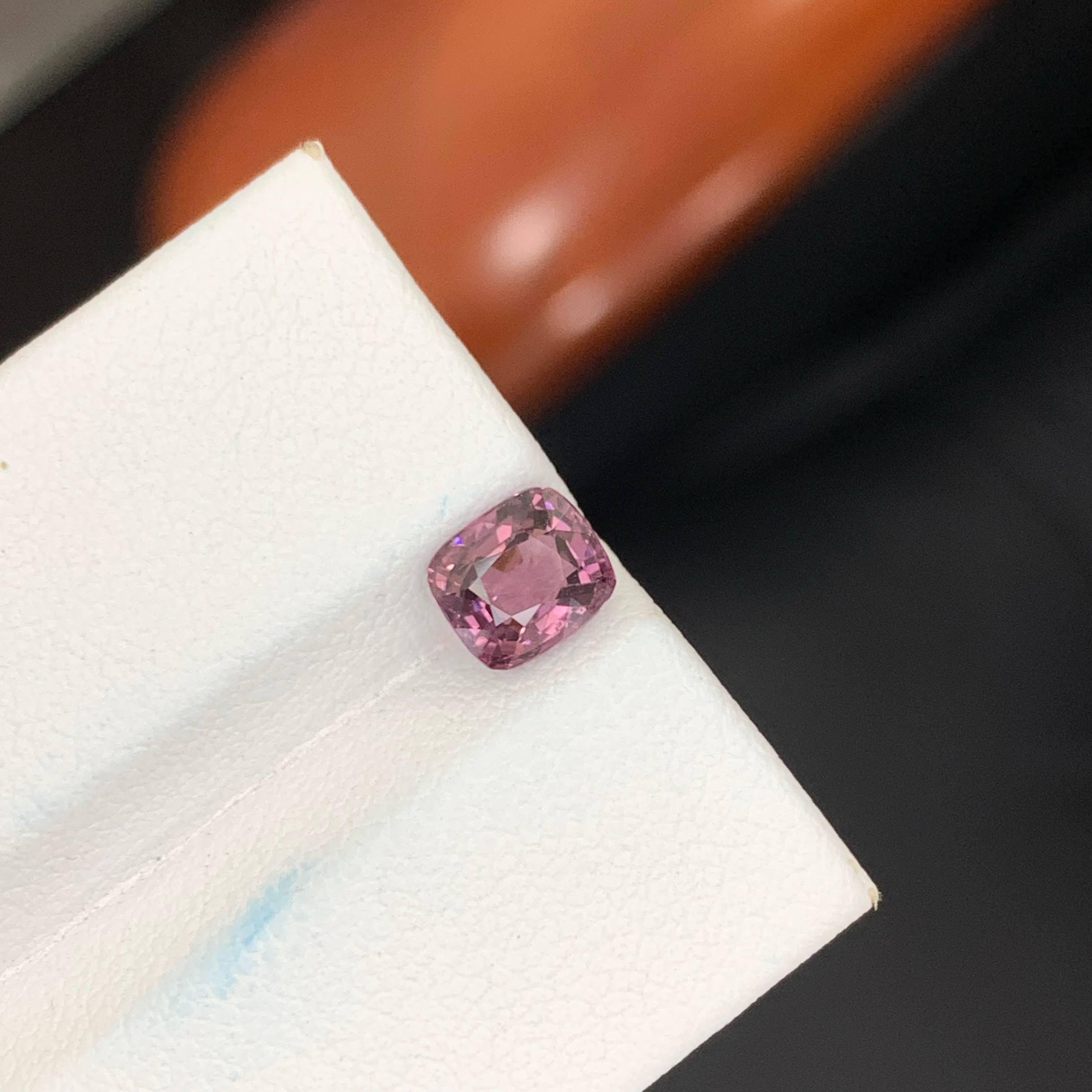 1.40 Carati di Spinello birmano rosa violaceo naturale sciolto con taglio a cuscino in vendita 4