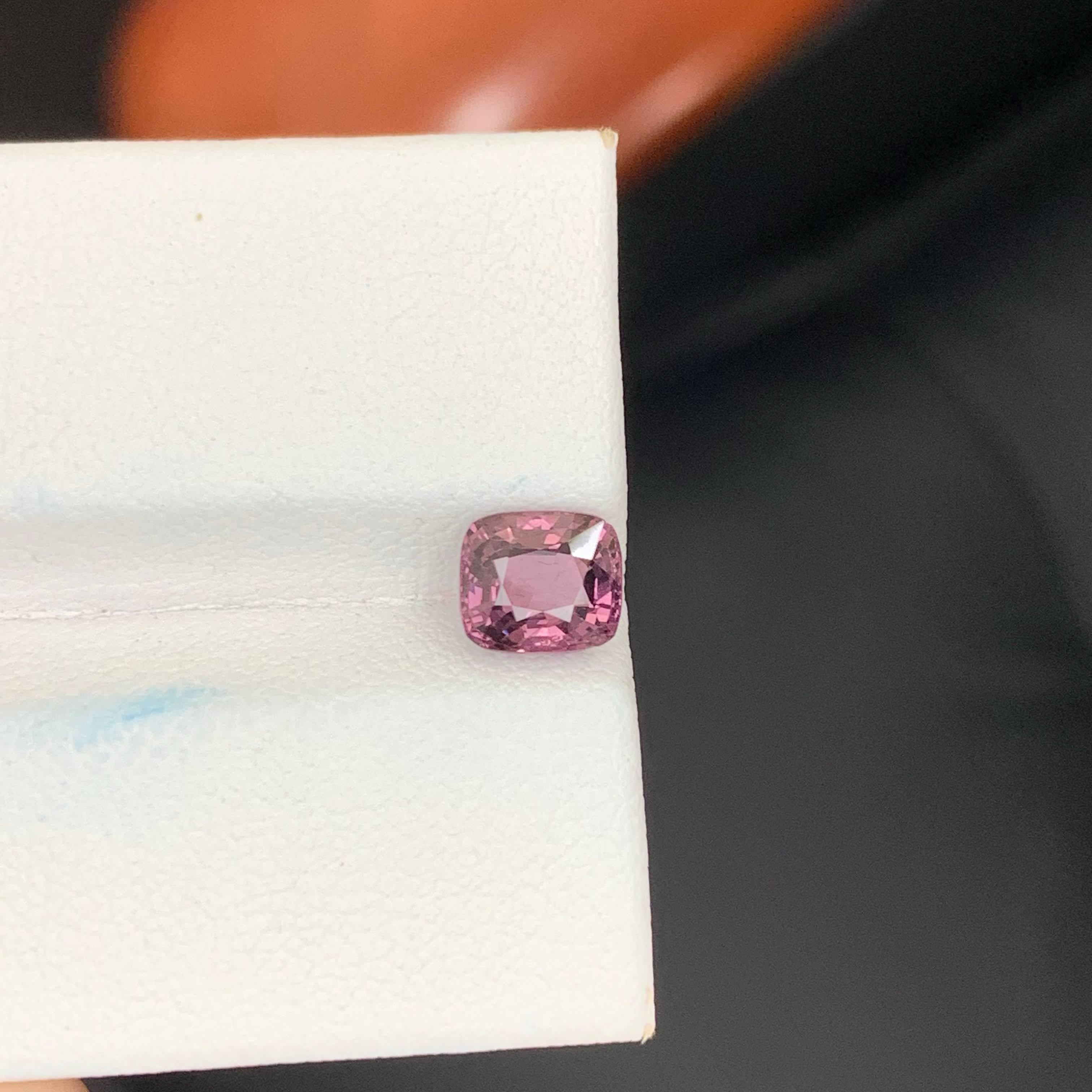 1.40 Carati di Spinello birmano rosa violaceo naturale sciolto con taglio a cuscino in vendita 5