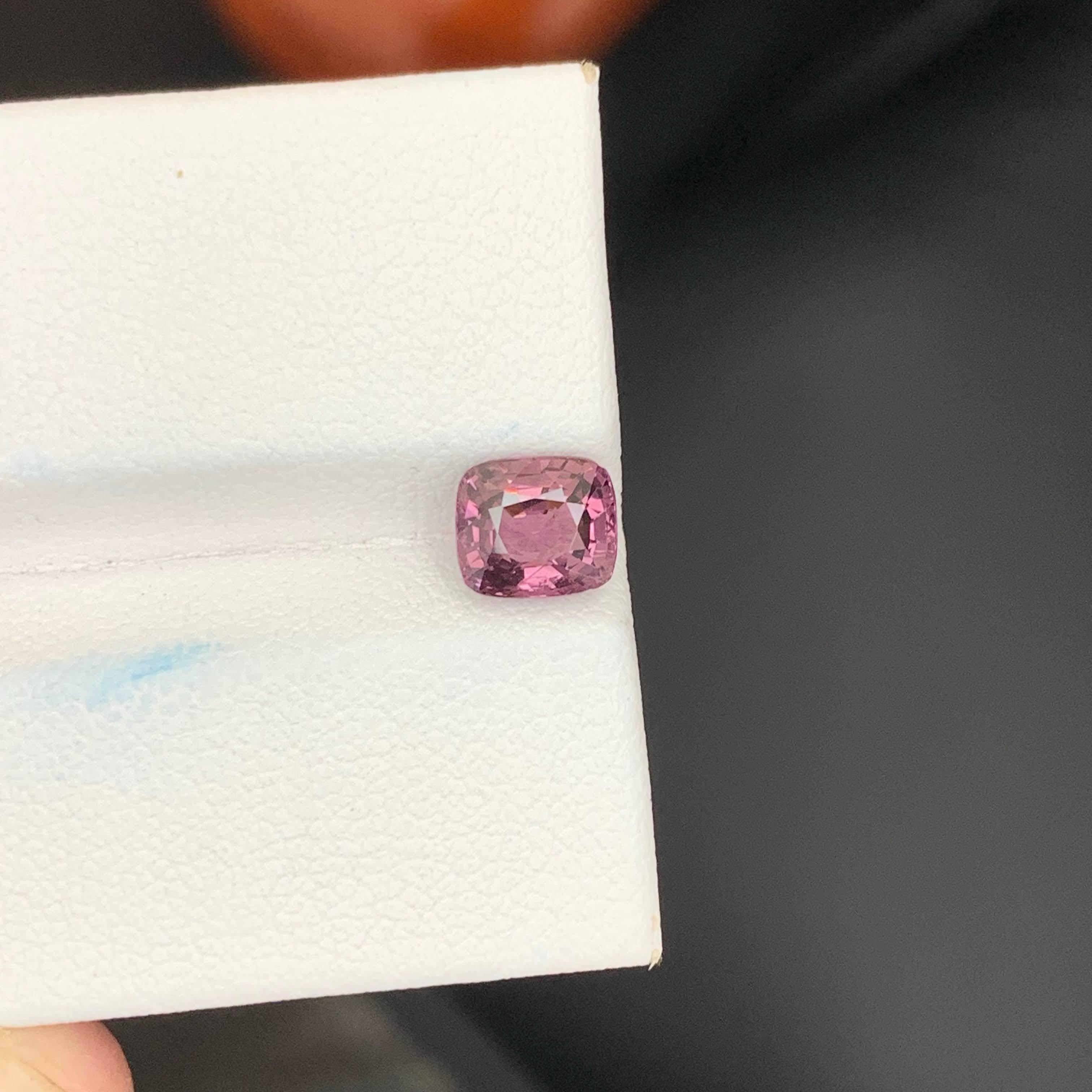 Taglio cuscino 1.40 Carati di Spinello birmano rosa violaceo naturale sciolto con taglio a cuscino in vendita