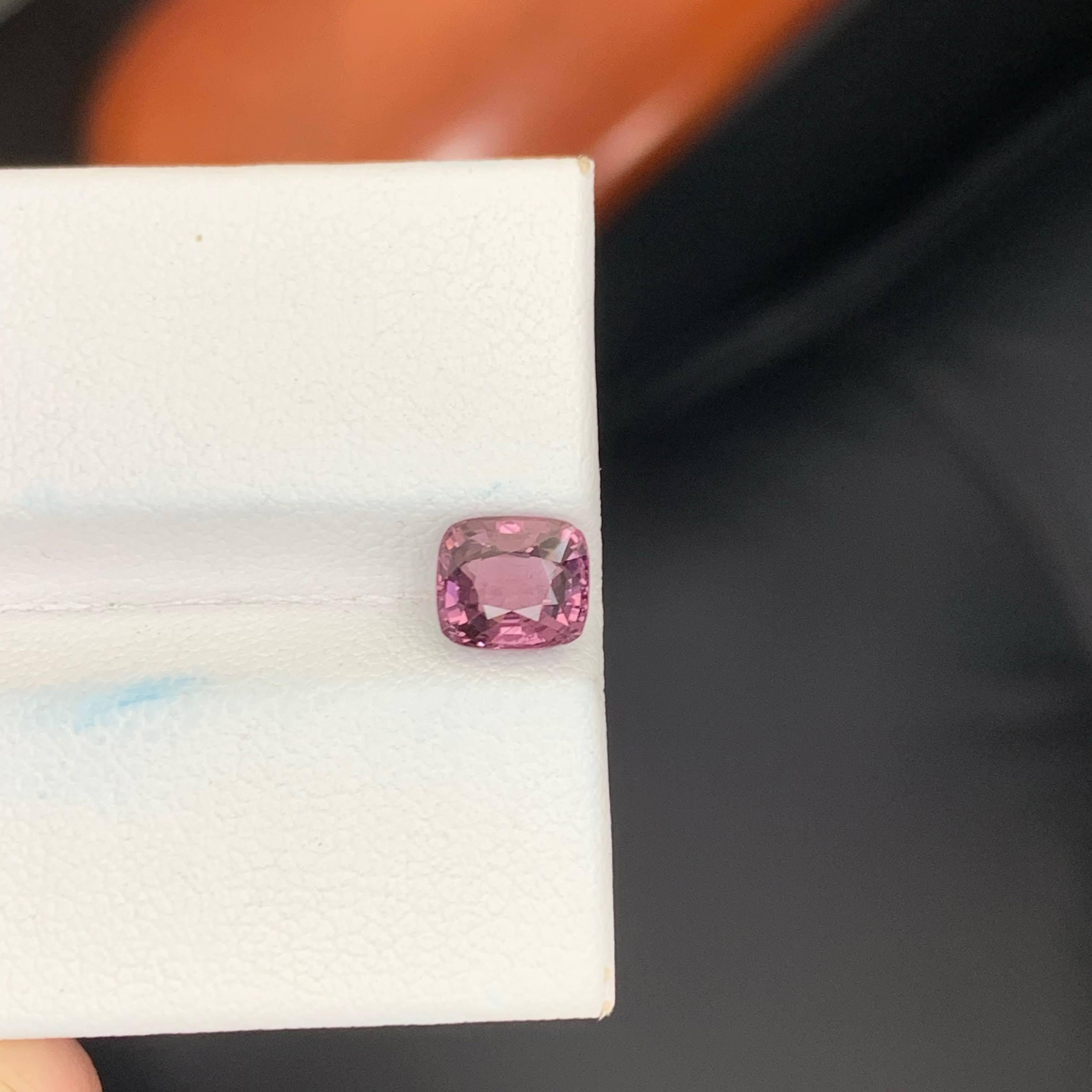 1.40 Carati di Spinello birmano rosa violaceo naturale sciolto con taglio a cuscino in vendita 1