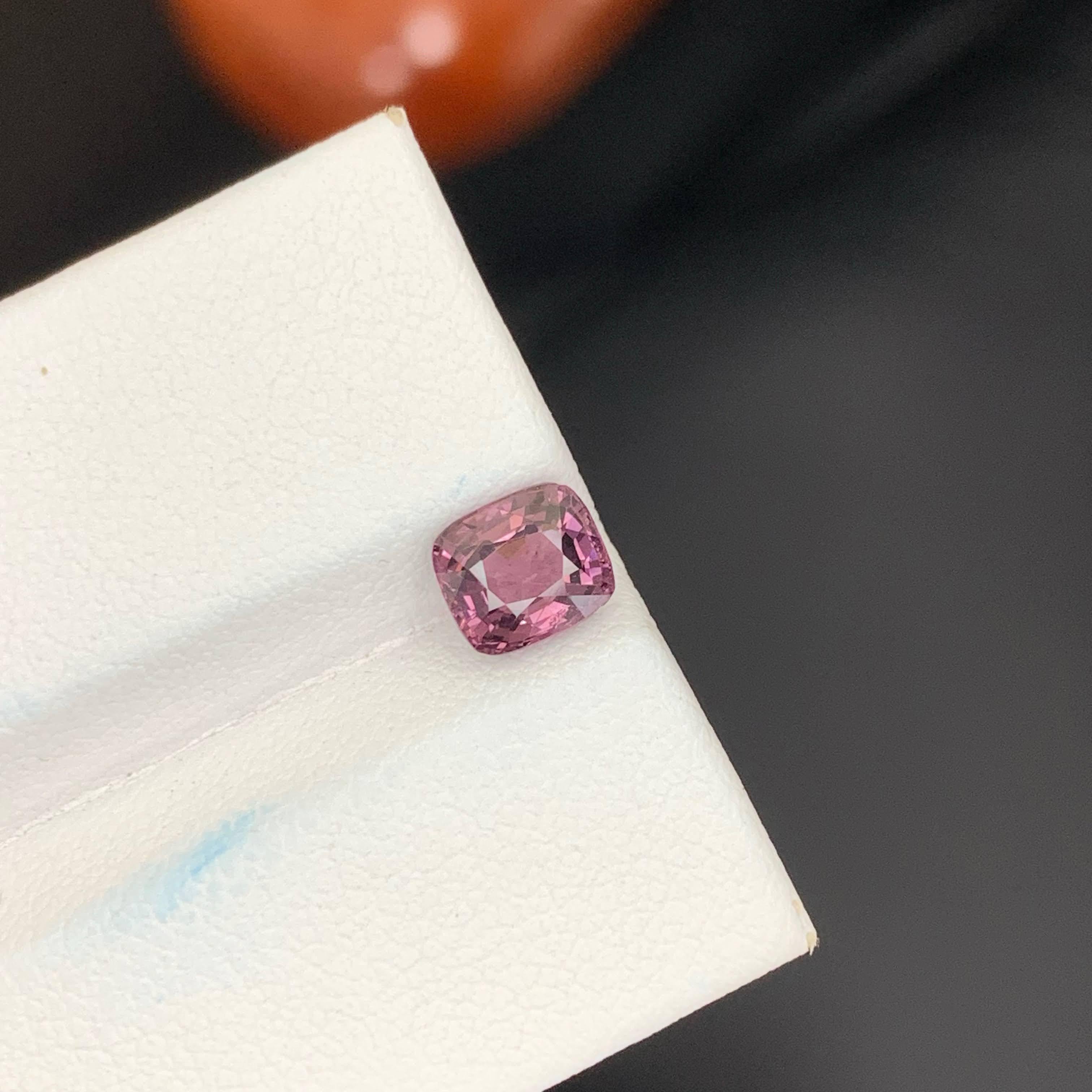1.40 Carati di Spinello birmano rosa violaceo naturale sciolto con taglio a cuscino in vendita 3