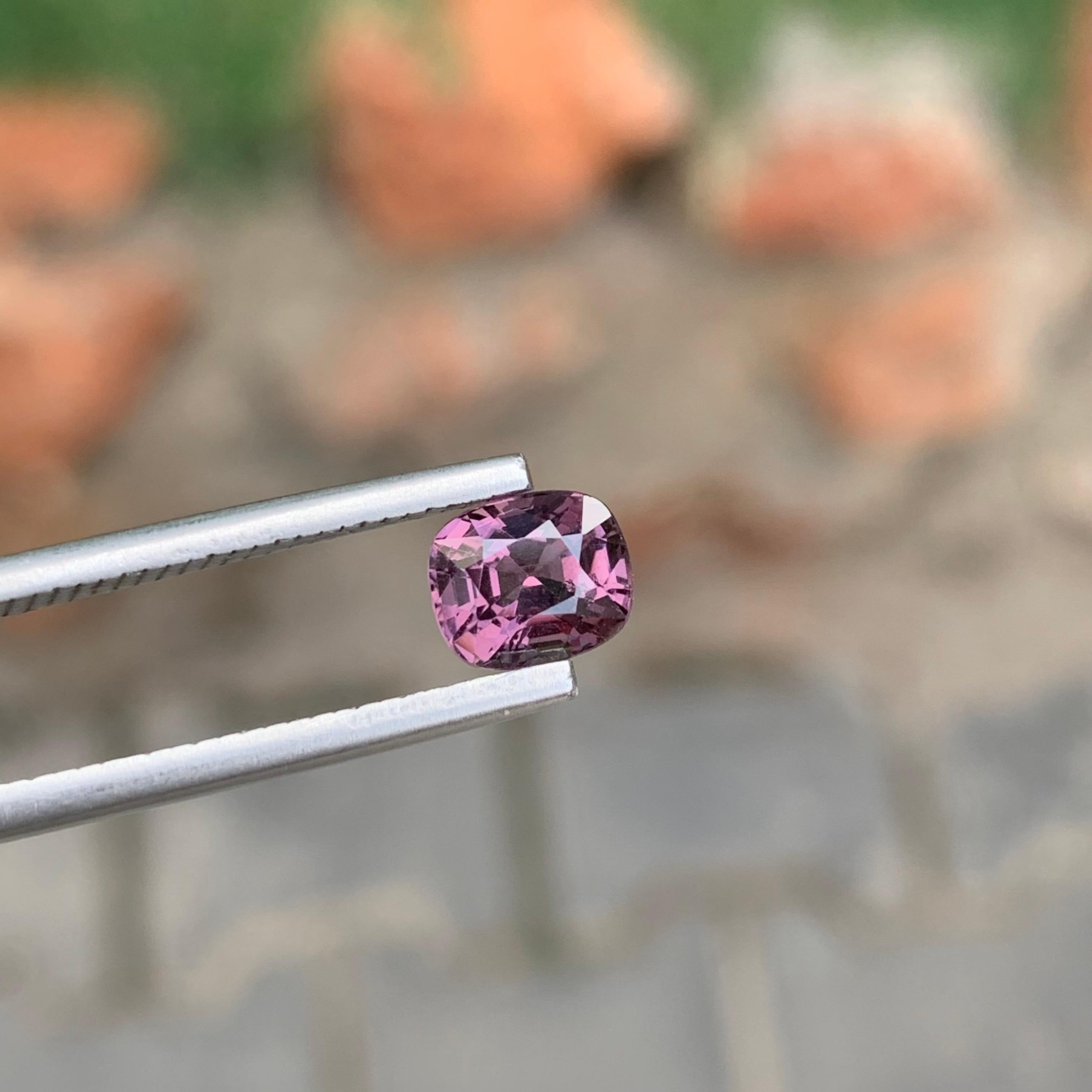 Arts and Crafts 1.40 Carat Natural Loose Purplish Pink Spinel Cushion Shape Gem From Burma Mine en vente