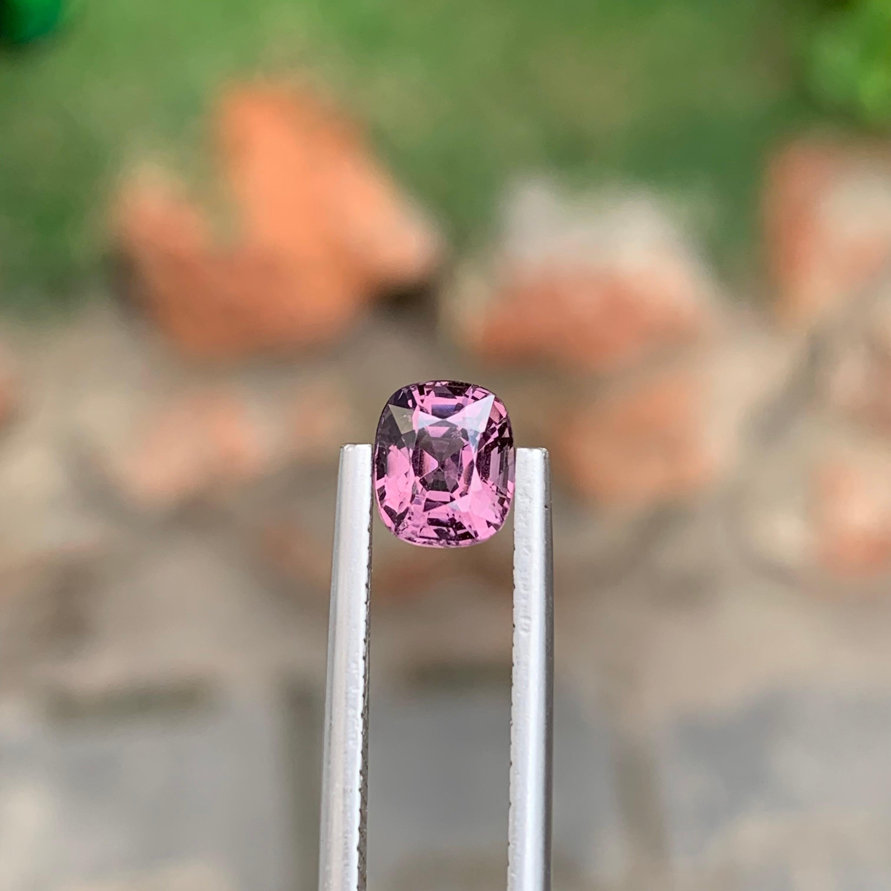 1.40 Carat Natural Loose Purplish Pink Spinel Cushion Shape Gem From Burma Mine Neuf - En vente à Peshawar, PK
