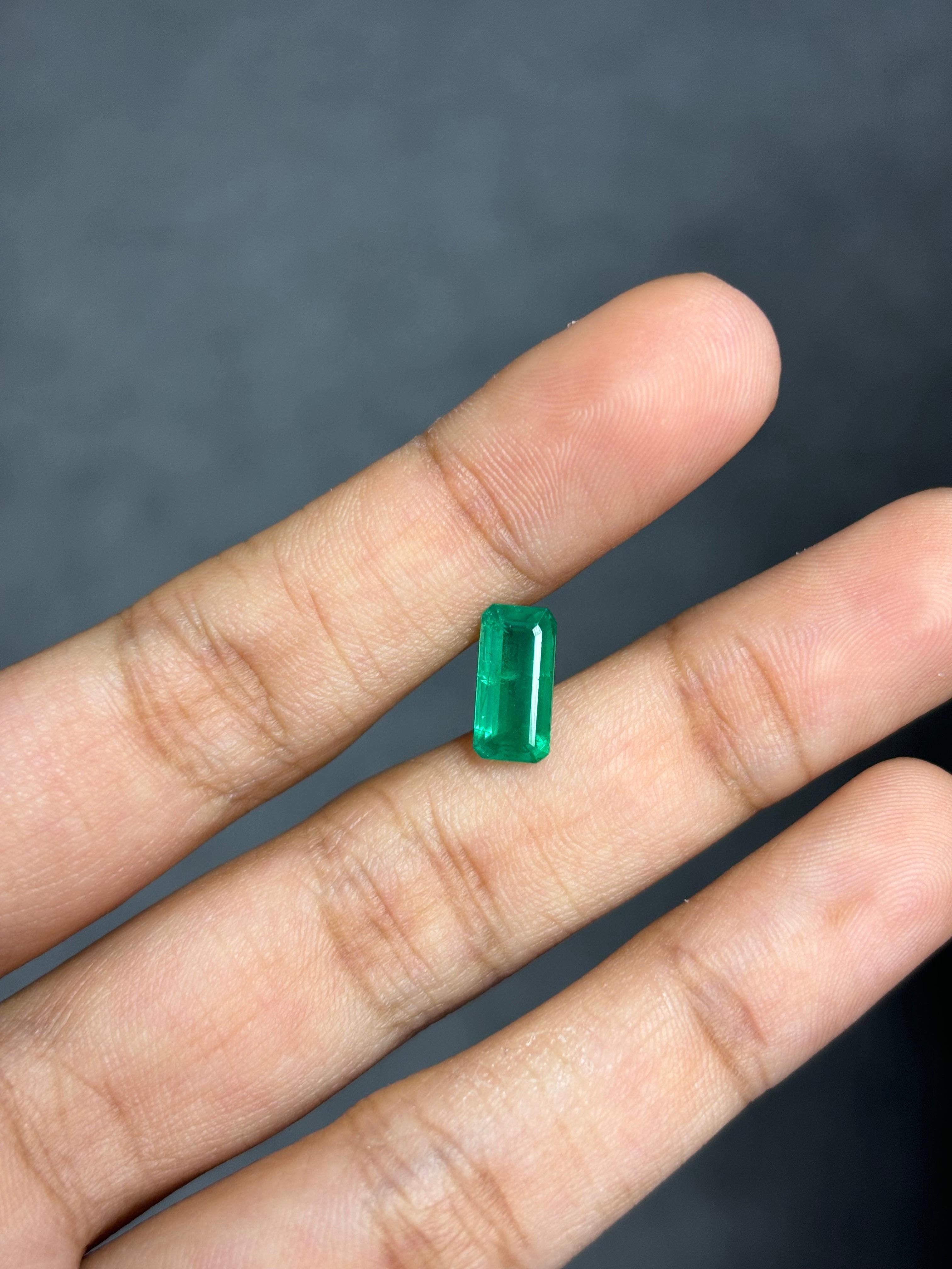 1.40 Carat Natural Panjshir Emerald In New Condition For Sale In Bangkok, TH