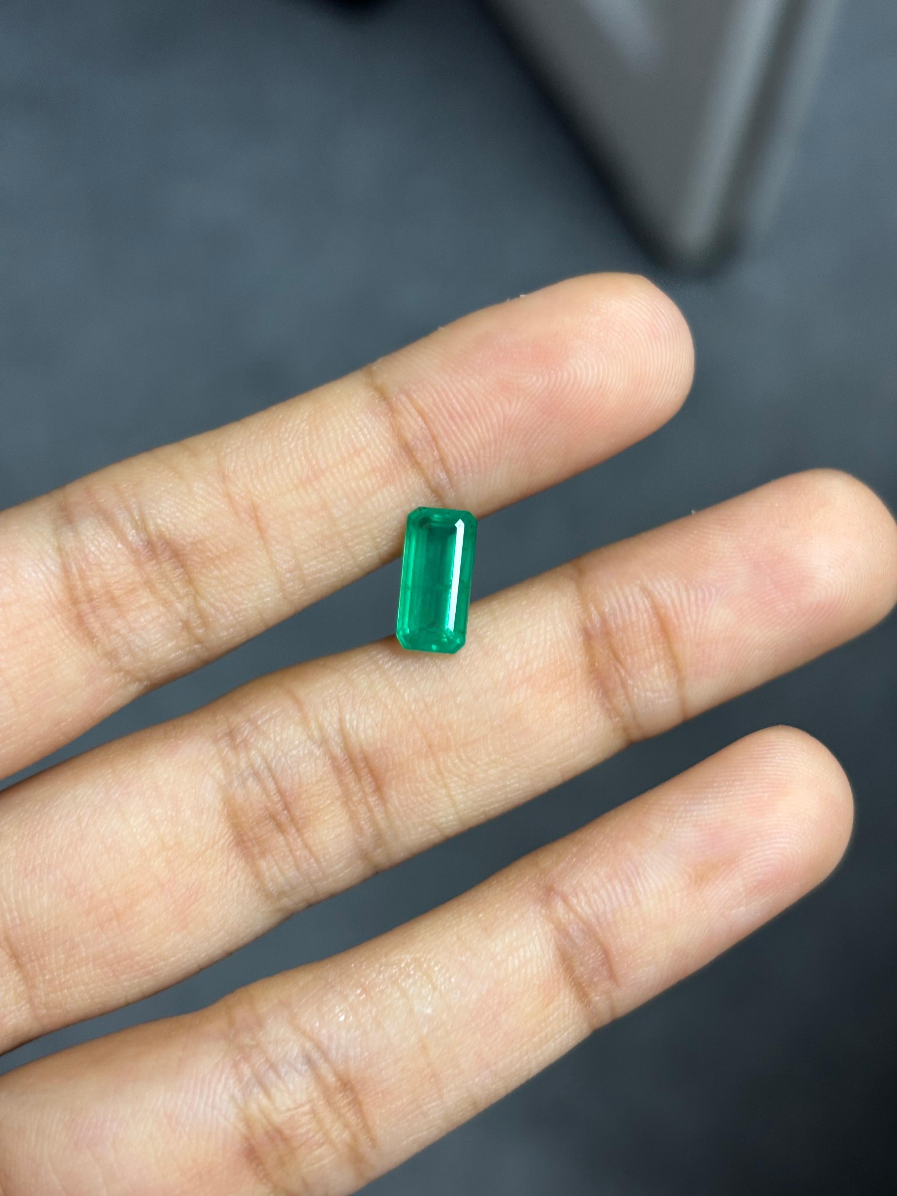1.40 Carat Natural Panjshir Emerald In New Condition For Sale In Bangkok, TH